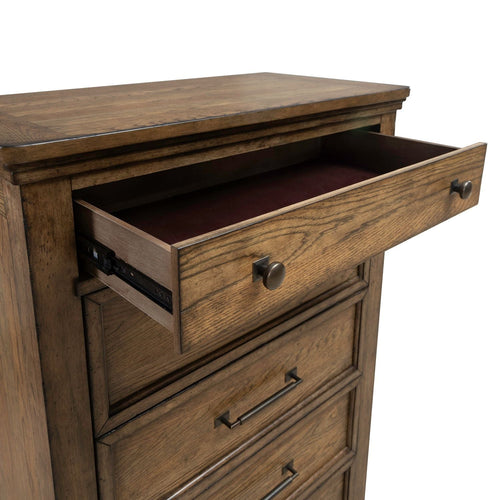 Commode 5 tiroirs - Brun ambré — finition ambrée chaude soulignée par de lourdes moulures en relief pour la dimension et la texture