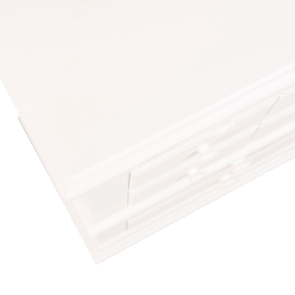 Commode à lingerie – Blanc huître — Summer House présente le meilleur style chalet avec des accents de panneaux persiennes dans une finition blanc huître