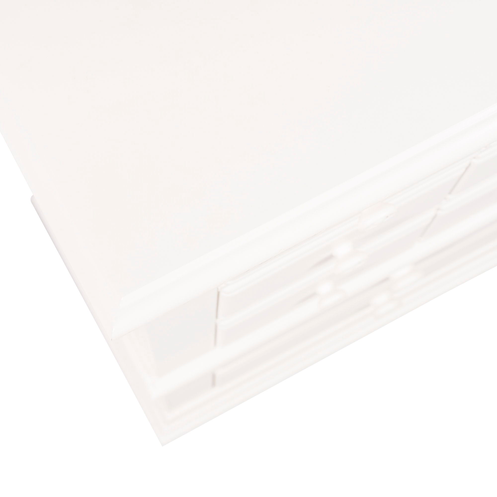 Commode à lingerie – Blanc huître — Summer House présente le meilleur style chalet avec des accents de panneaux persiennes dans une finition blanc huître
