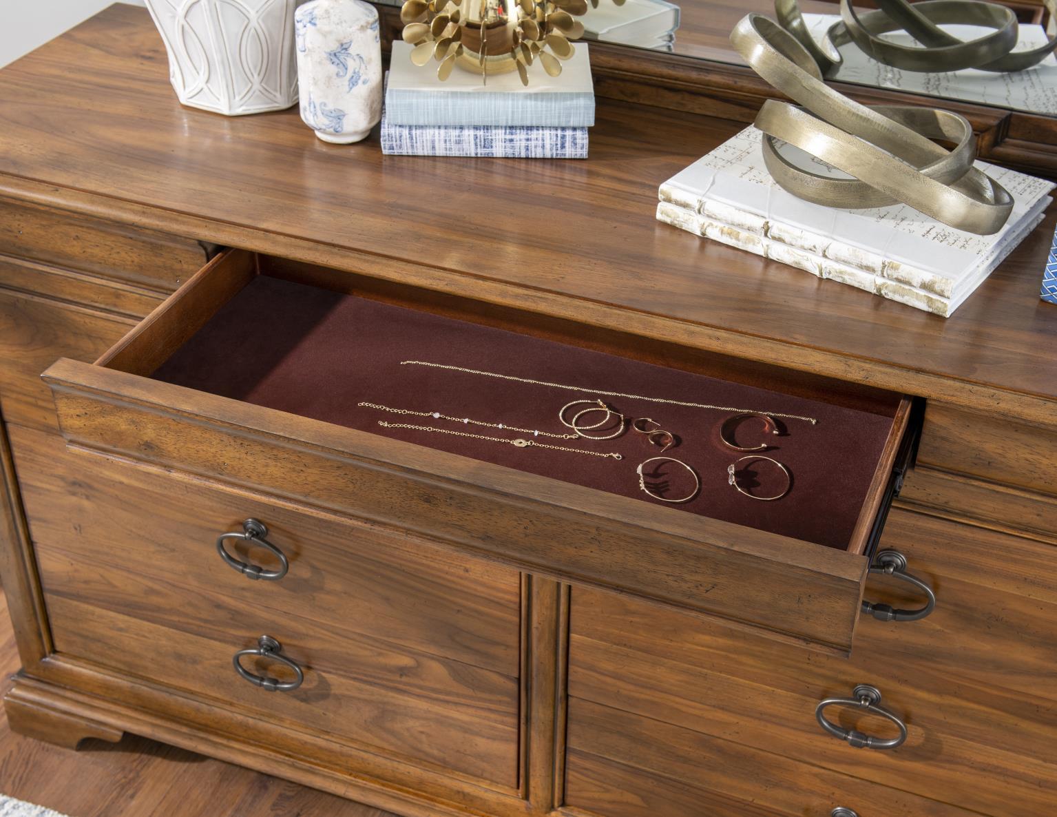 Commode – Noyer Héritage — cette collection allie un design intemporel à une fonctionnalité bien pensée pour les chambres et les salles à manger