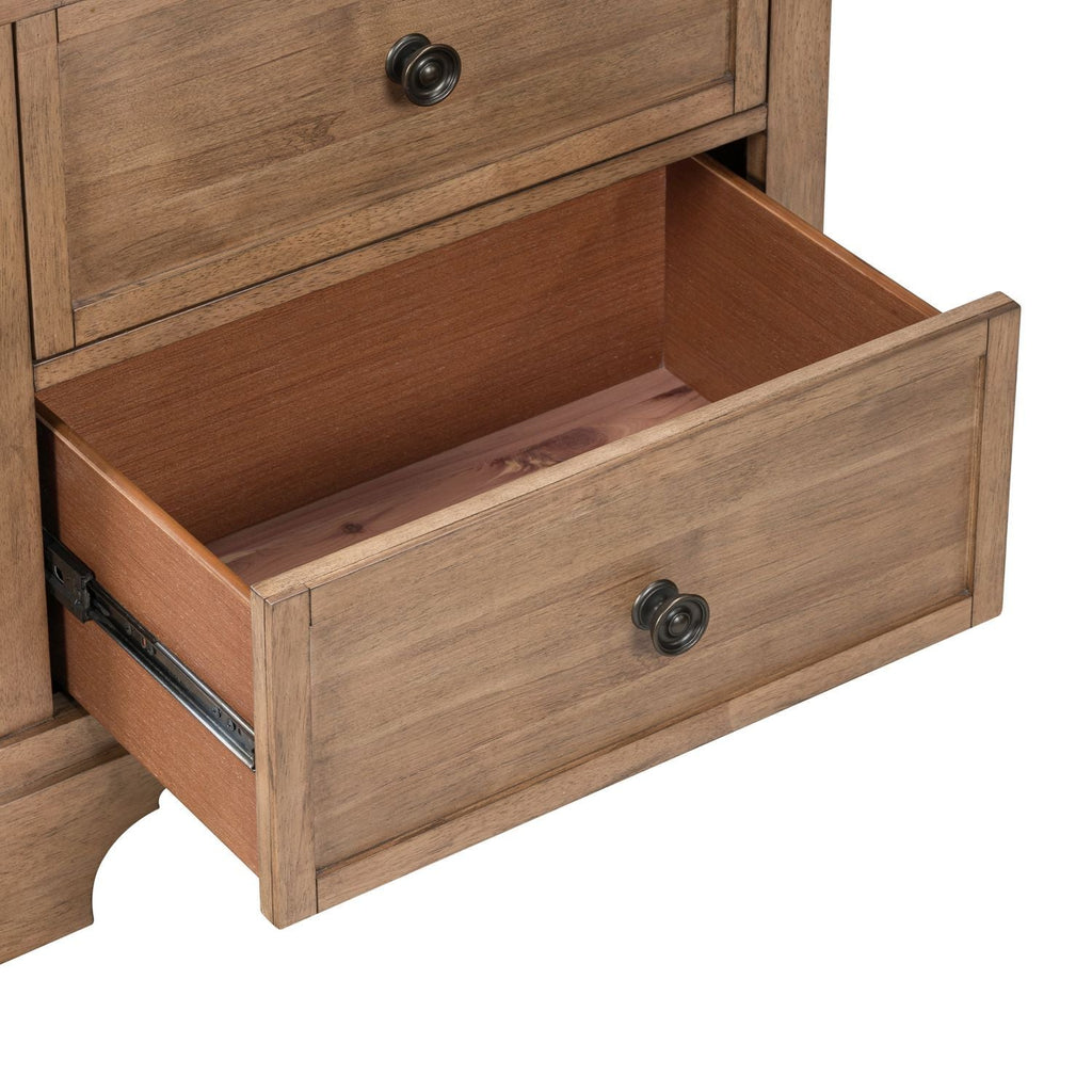 Table de chevet avec station de recharge - Beige chameau — Traditional Living offre des éléments de design classiques avec un sens du confort