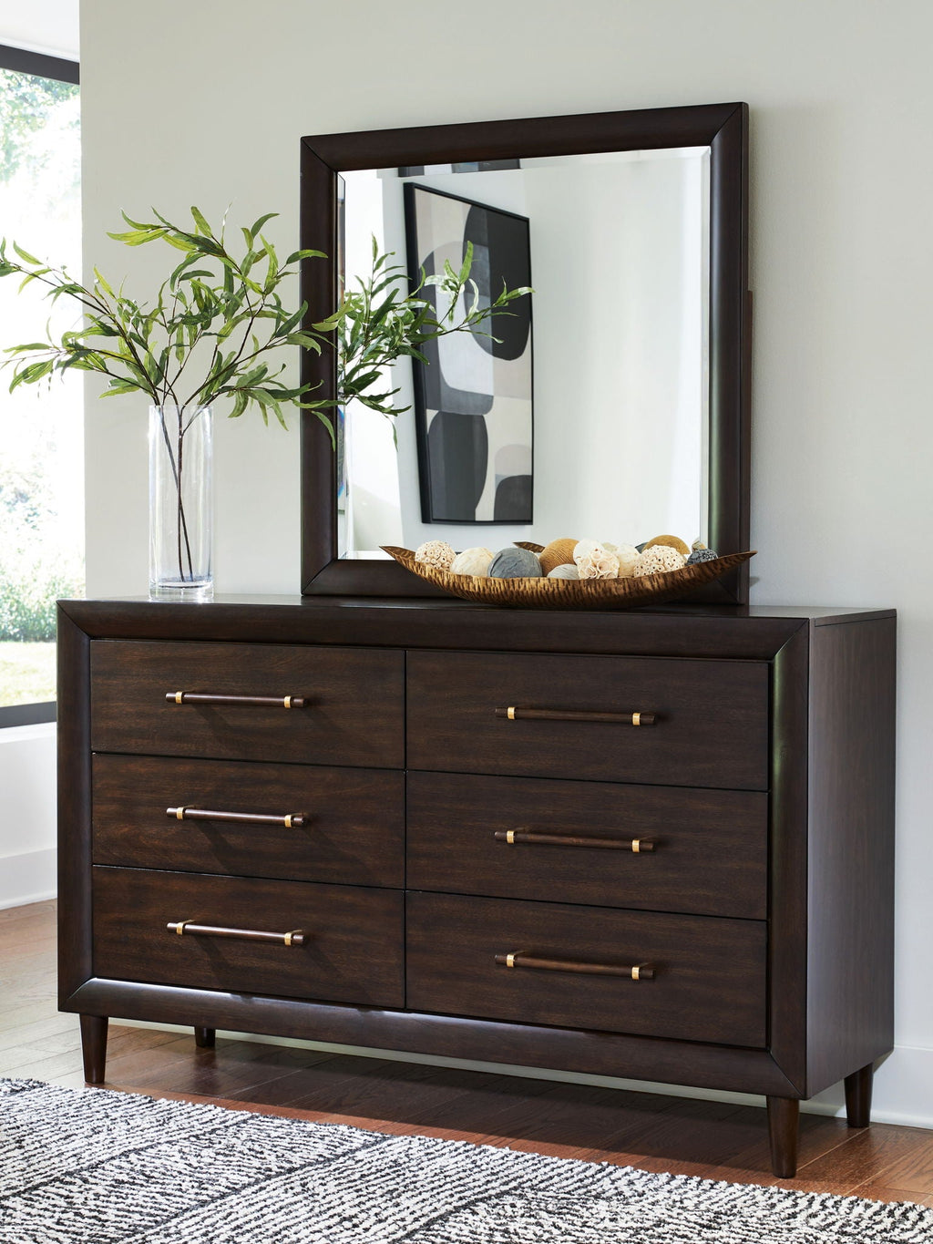 Commode — Sa finition riche dégage une ambiance urbaine chic