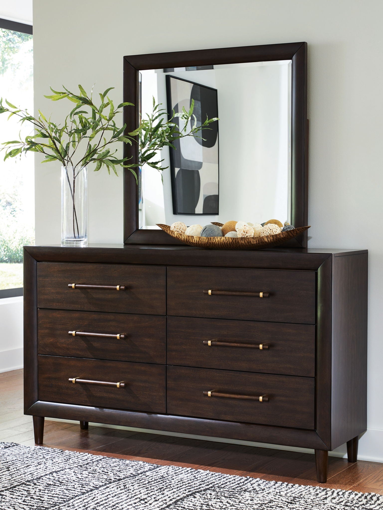 Commode — Sa finition riche dégage une ambiance urbaine chic