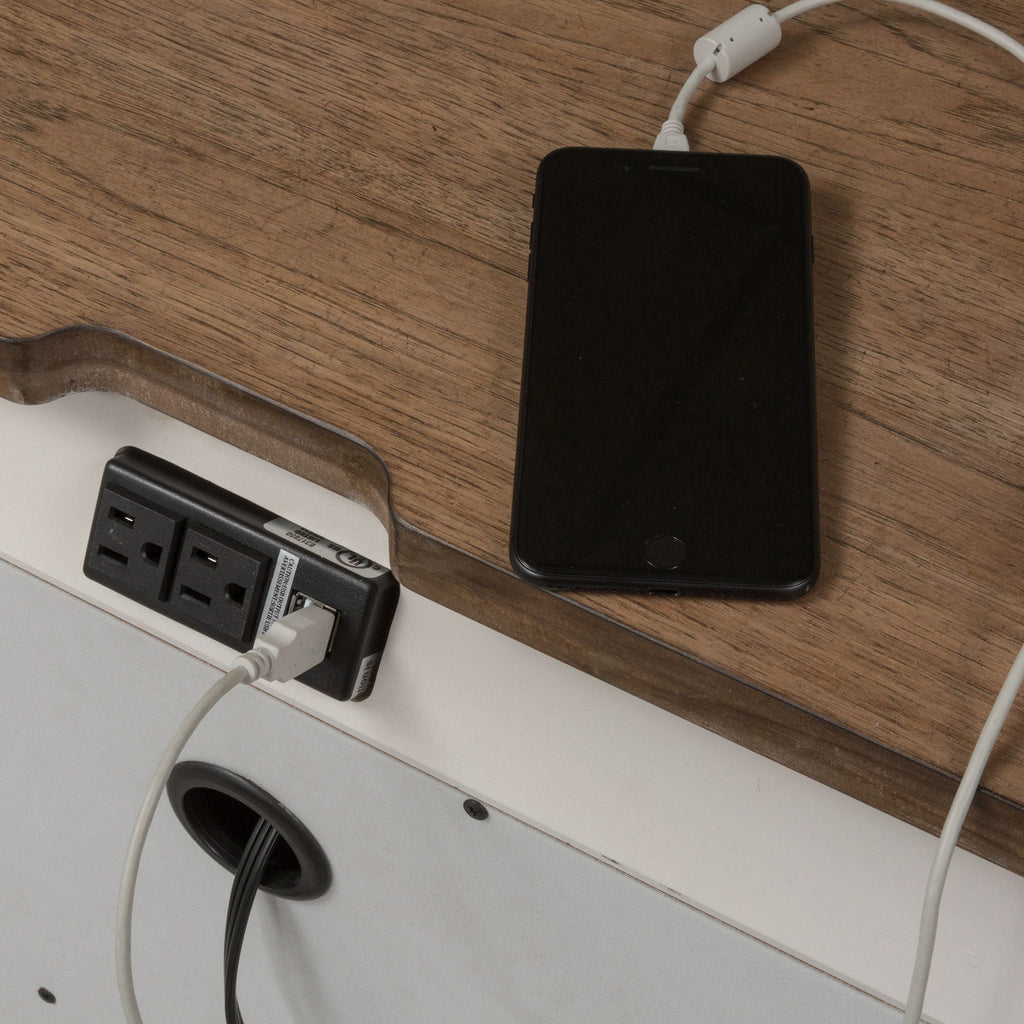 Table de chevet à 3 tiroirs avec station de charge - Blanc antique / Dessus couleur châtaigne — Des looks qui s'intègrent facilement dans les maisons d'aujourd'hui