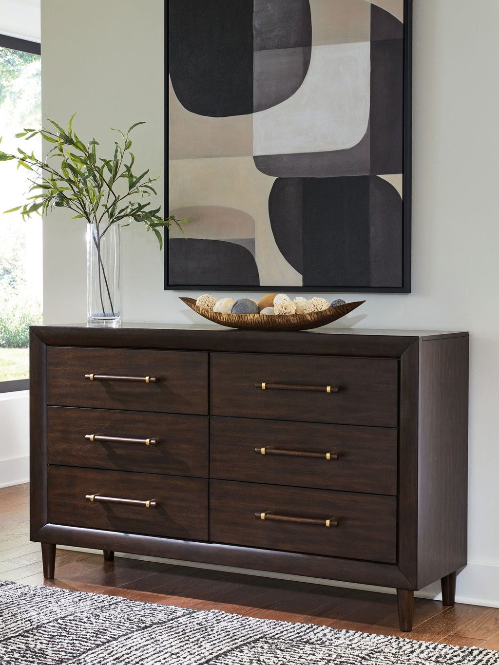 Commode — Sa finition riche dégage une ambiance urbaine chic