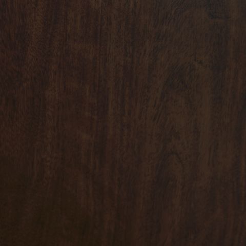 Lit à panneaux — Son design à la fois simple et chic, avec des cadres en bois arrondis et une riche finition merlot, dégage une atmosphère urbaine.