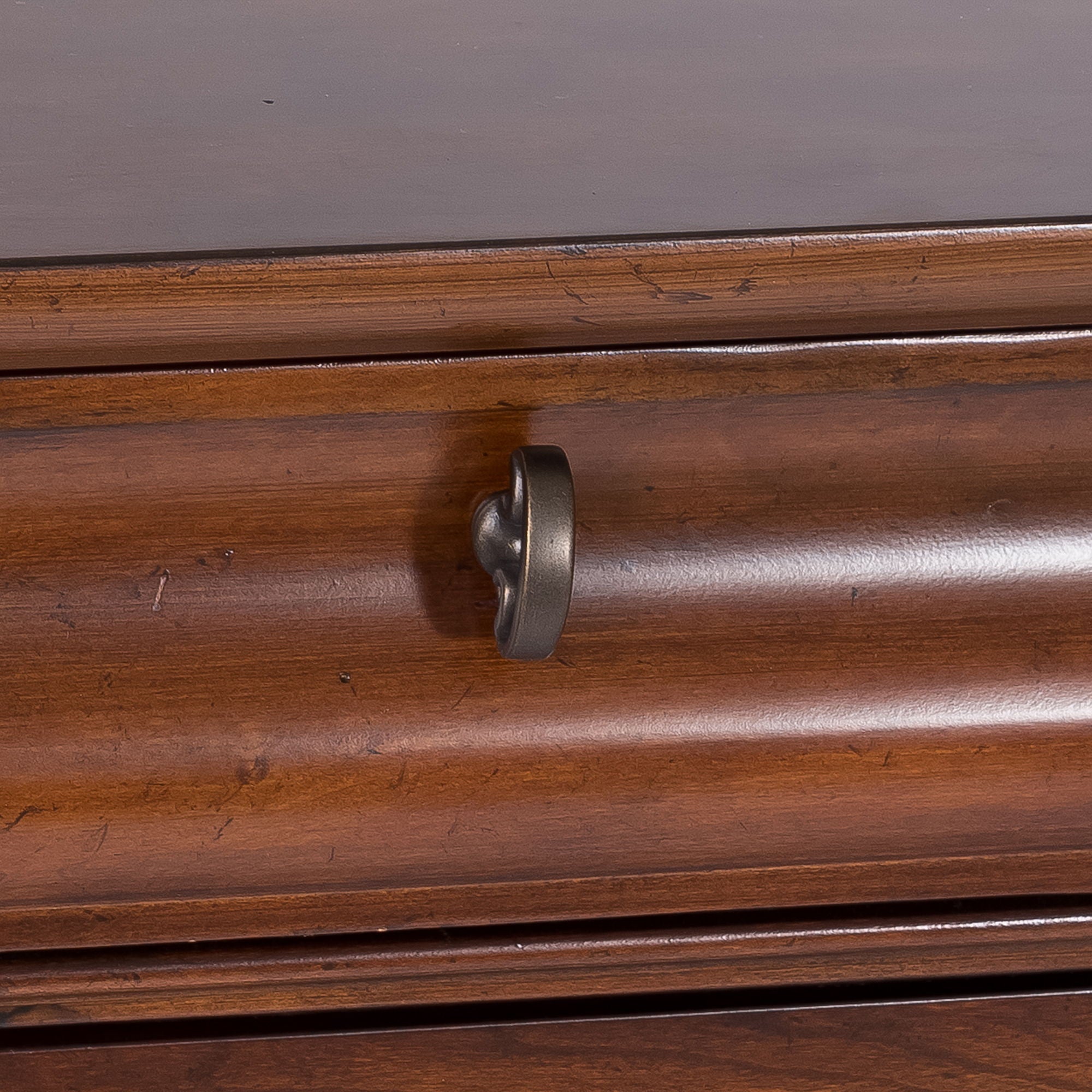 Commode à 8 tiroirs — 0L x 18