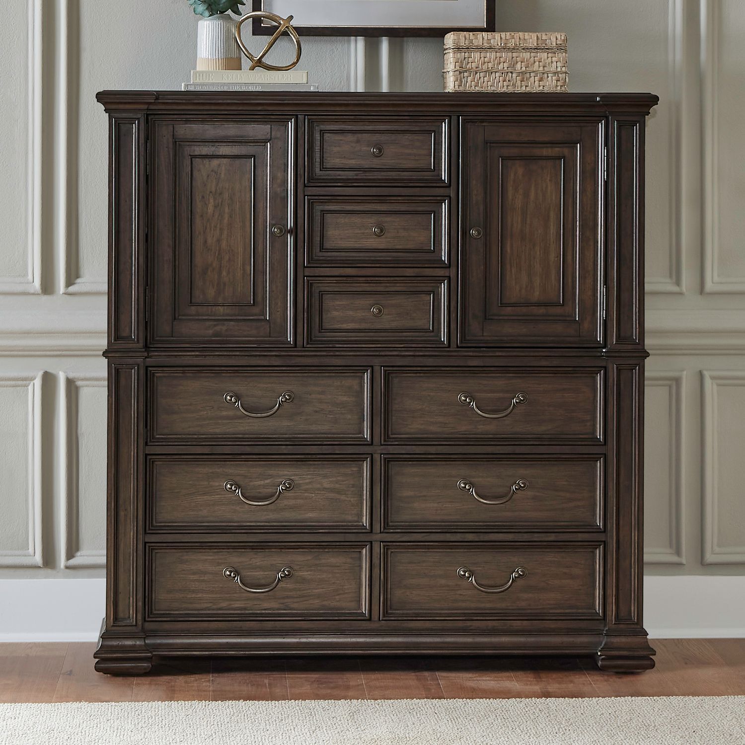 Commode – Chateau Brown — la collection Providence Park témoigne du pouvoir intemporel du design classique