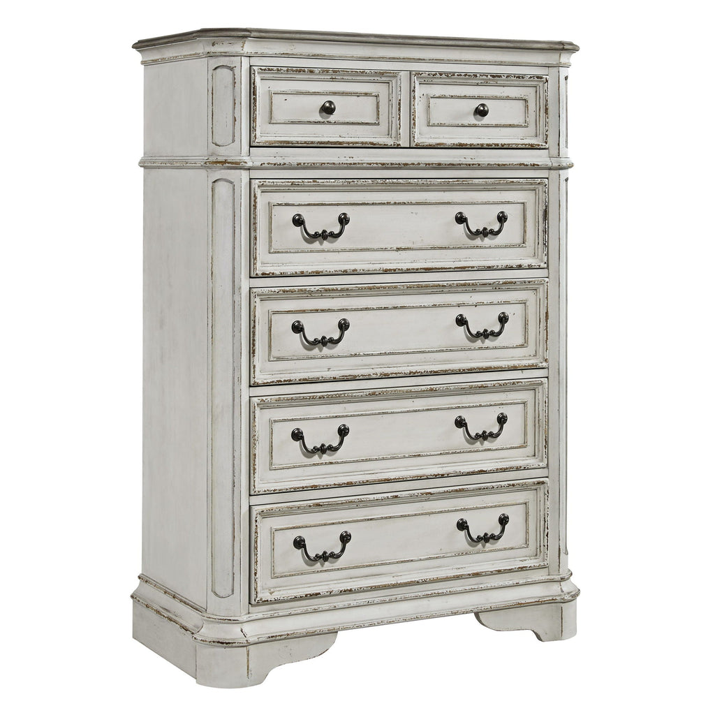 Commode 5 tiroirs — Des finitions antiques chaleureuses et un vieillissement artistique, associés à des dimensions généreuses, un ensemble à transmettre de génération en génération