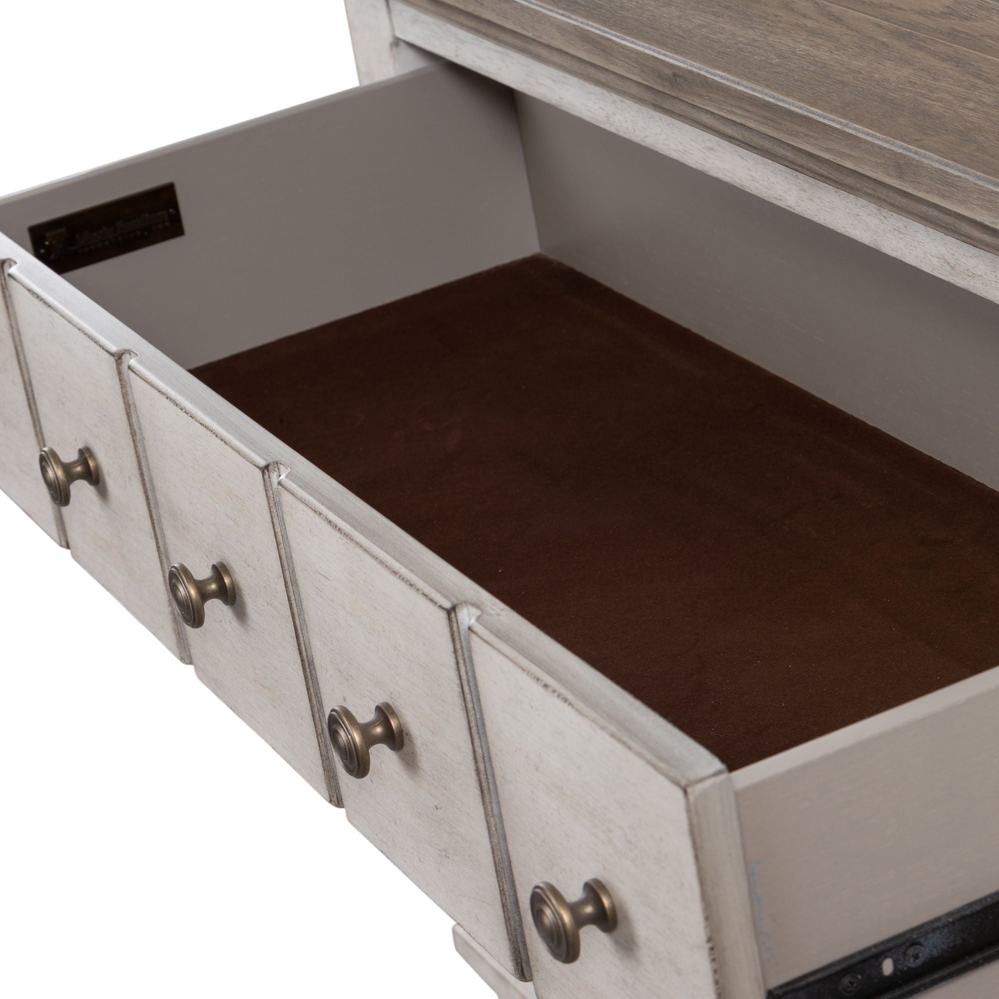 Commode 5 tiroirs – Blanc vieilli / Plateaux Tabac — un ajout de style décontracté pour un look classique à l'ambiance décontractée