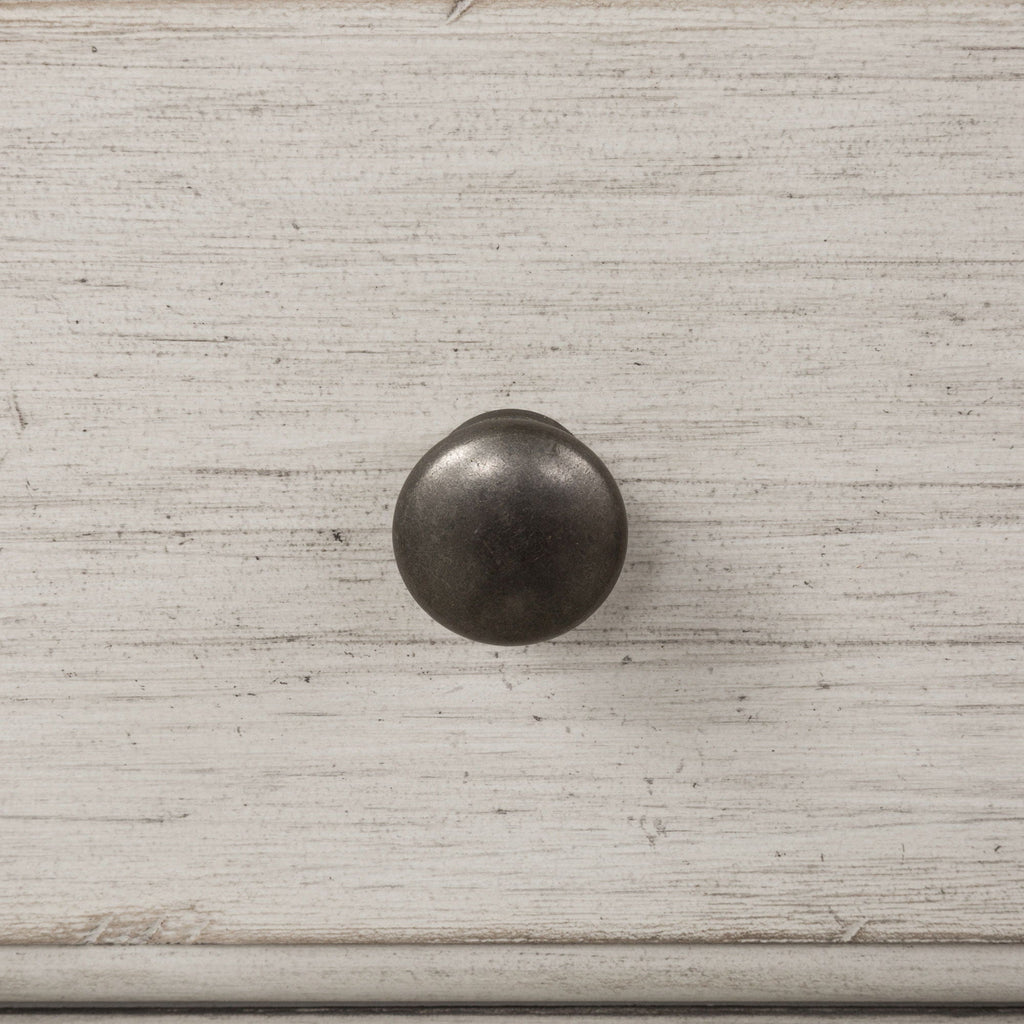 Table de chevet à 1 tiroir - Blanc antique / Dessus couleur châtaigne — ajoutez un style décontracté et vous obtenez un look classique avec une touche informelle.