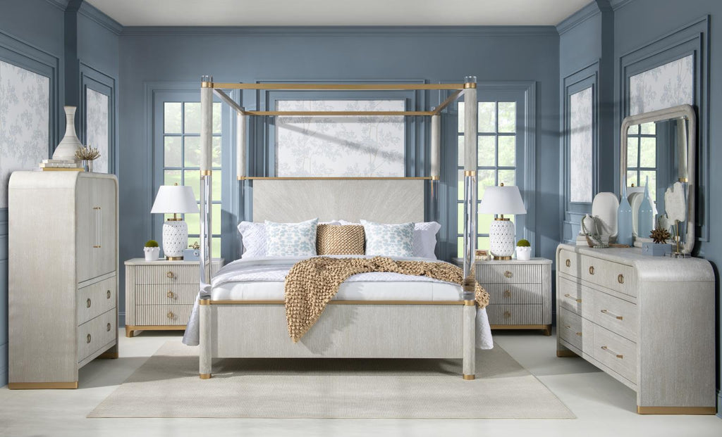 Ciel de Lit Panneaux Poteaux Acryliques — La collection se caractérise par des accents en acrylique, des cannelures audacieuses et des bords tombants