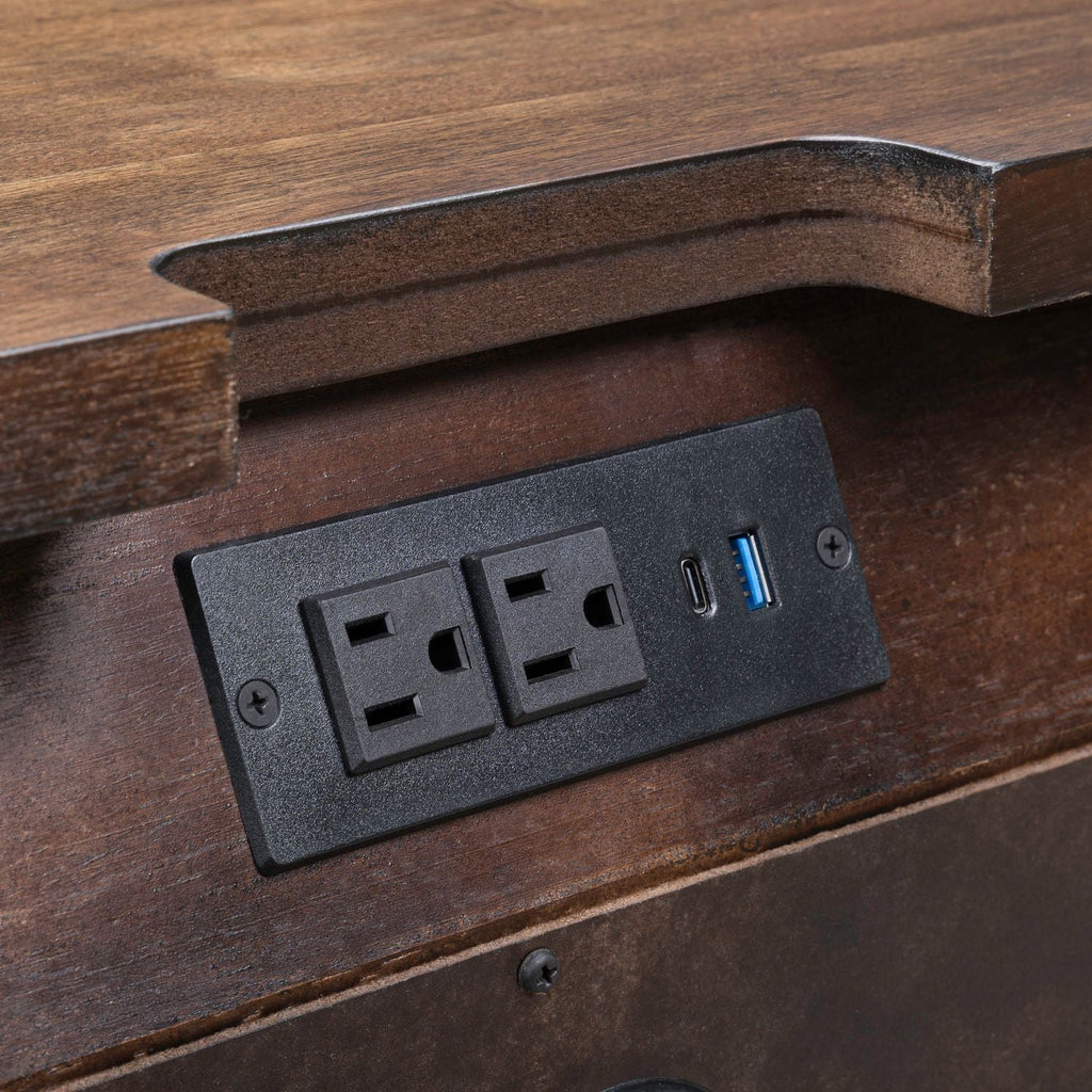 Table de nuit avec station de recharge - Sienna — Traditional Living offre des éléments de design classiques avec un sens du confort