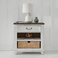 Commode de chevet avec station de recharge – Riverstone Blanc et Tabac — La vie de cottage et de ferme offre l'équilibre parfait entre la vie à