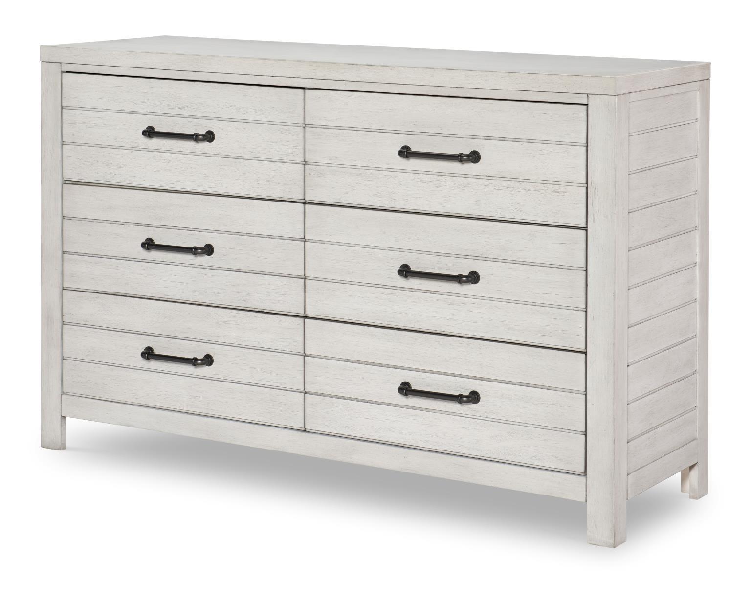 Commode — les détails des lattes sur les côtés et les façades des tiroirs ainsi que les plateaux épais ajoutent une touche rustique moderne à l'esthétique de l'ensemble.
