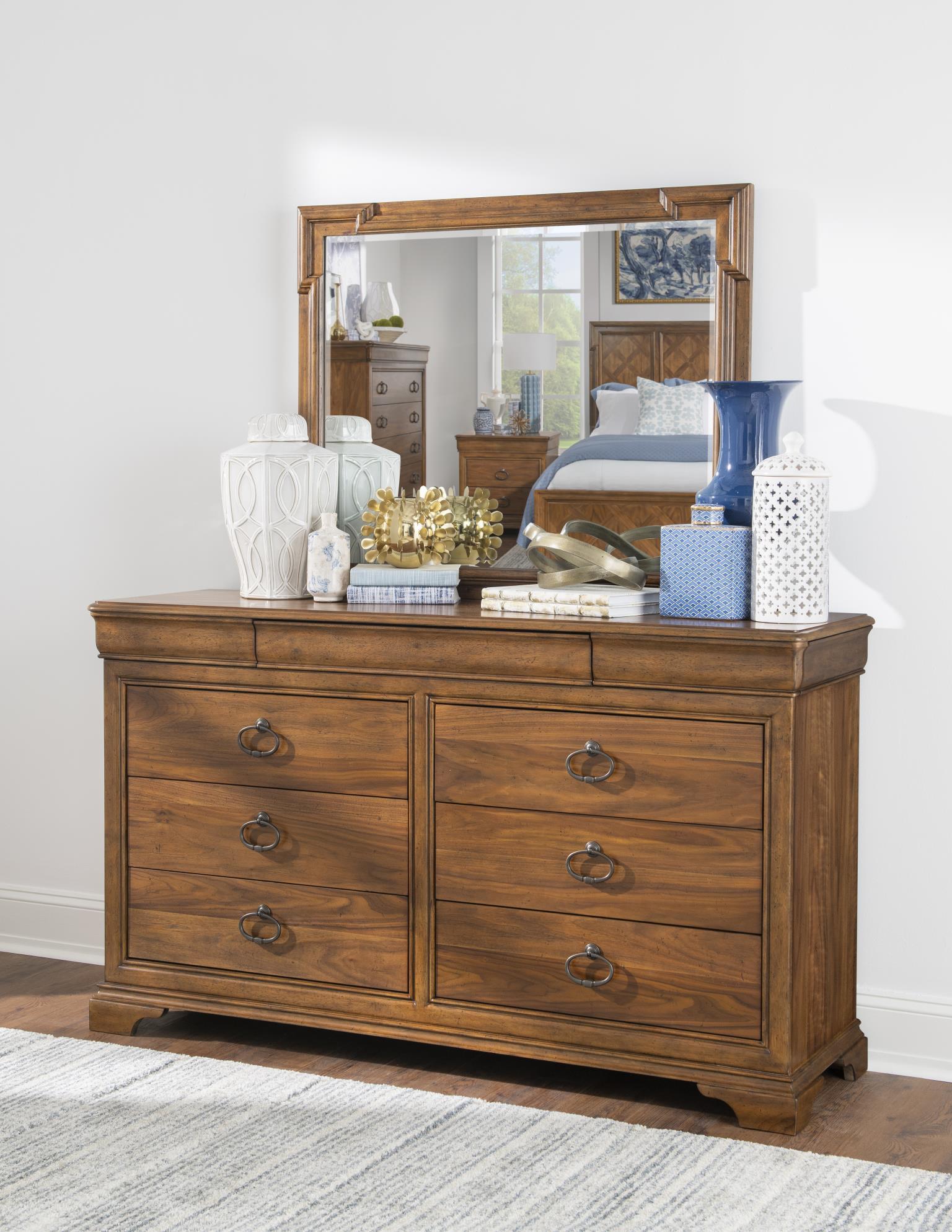 Commode – Noyer Héritage — cette collection allie un design intemporel à une fonctionnalité bien pensée pour les chambres et les salles à manger