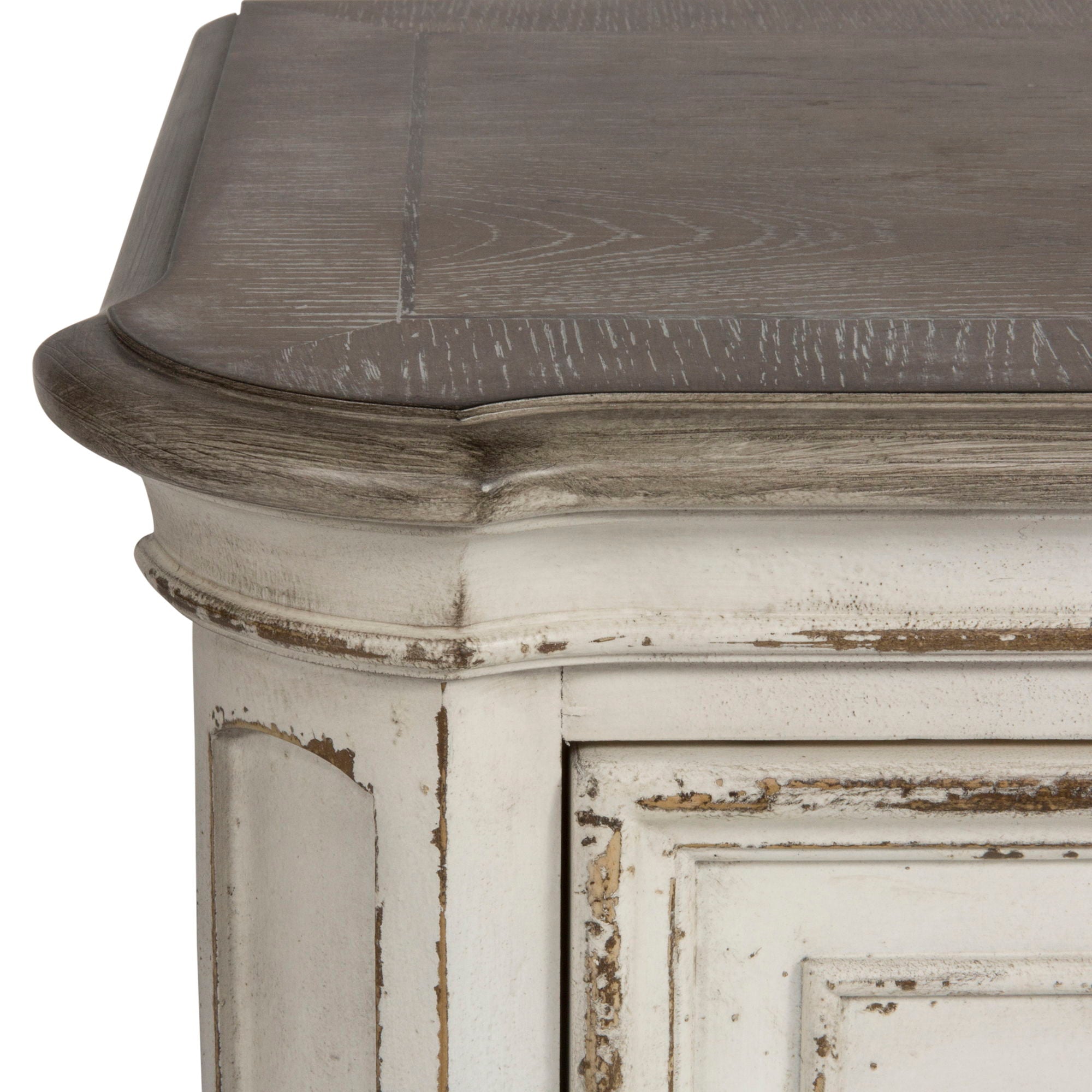 Commode 5 tiroirs — Des finitions antiques chaleureuses et un vieillissement artistique, associés à des dimensions généreuses, un ensemble à transmettre de génération en génération