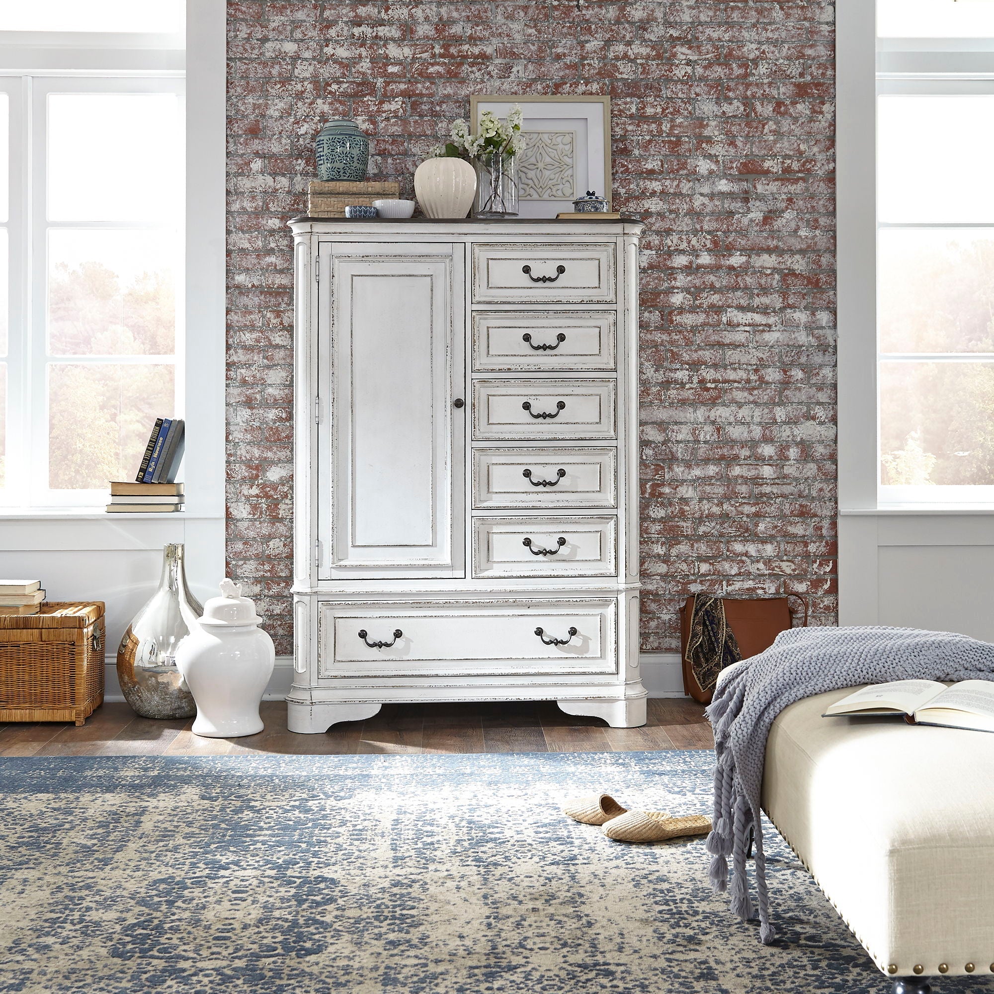 Maître-coffre – Blanc antique — Le mélange d'influences européennes crée un style vraiment unique pour tout espace de vie