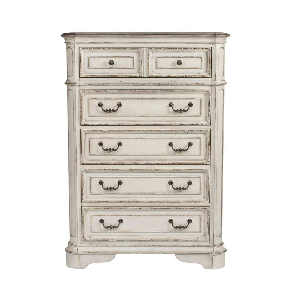 Commode 5 tiroirs — Des finitions antiques chaleureuses et un vieillissement artistique, associés à des dimensions généreuses, un ensemble à transmettre de génération en génération