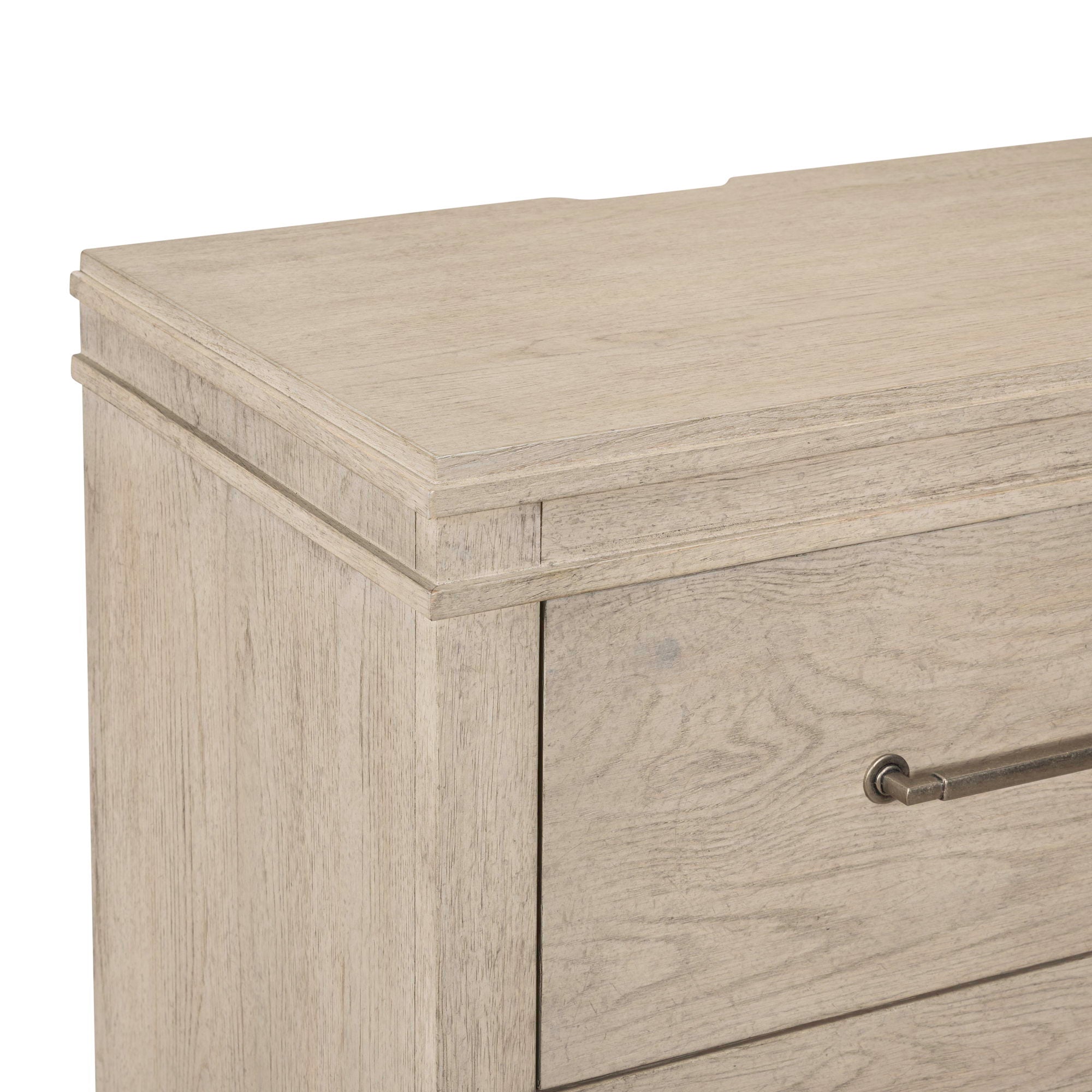 Table de chevet avec station de recharge – Blanc sanctuaire – offre un style de transition alliant le traditionnel et le contemporain