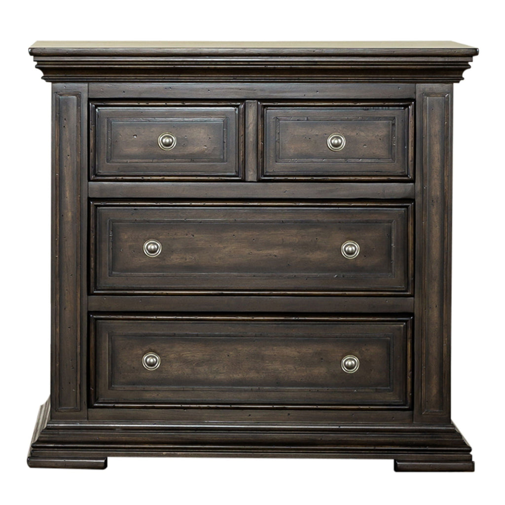 Commode de chevet avec station de recharge — Les façades de tiroir encadrées de bois et les pieds blocs complètent ce look traditionnel.