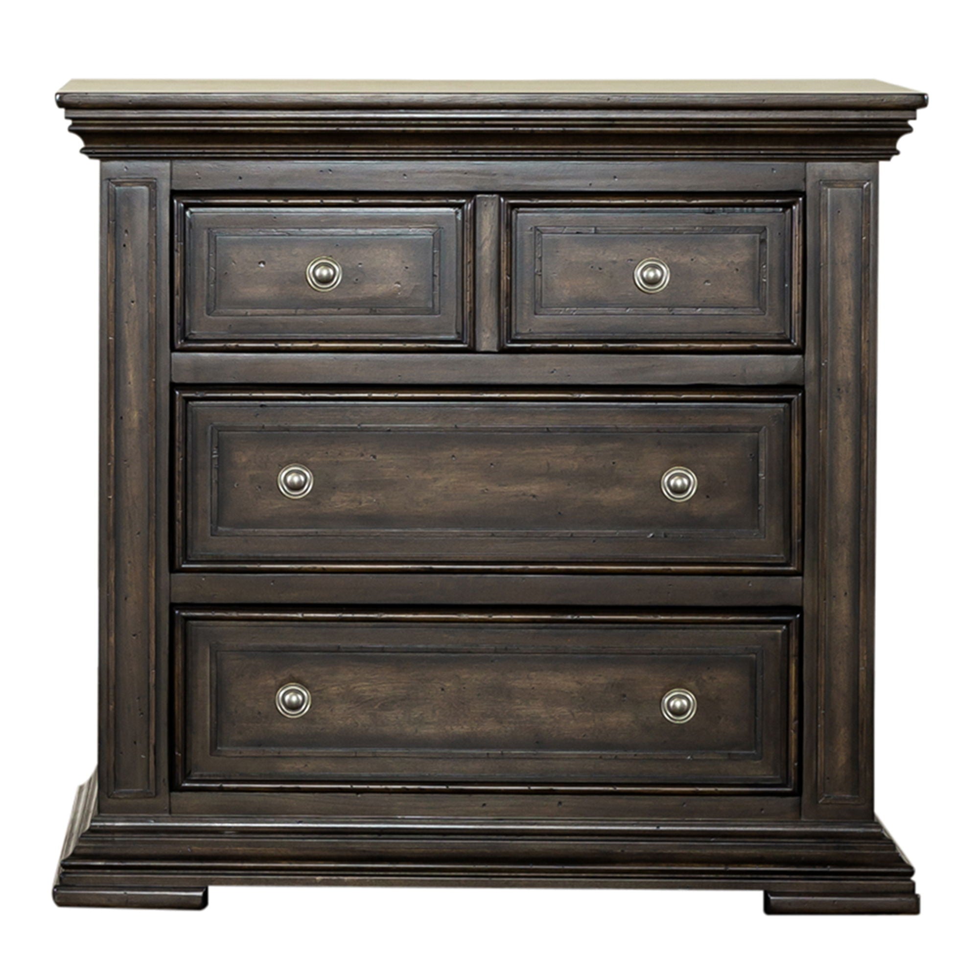 Commode de chevet avec station de recharge — Les façades de tiroir encadrées de bois et les pieds blocs complètent ce look traditionnel.