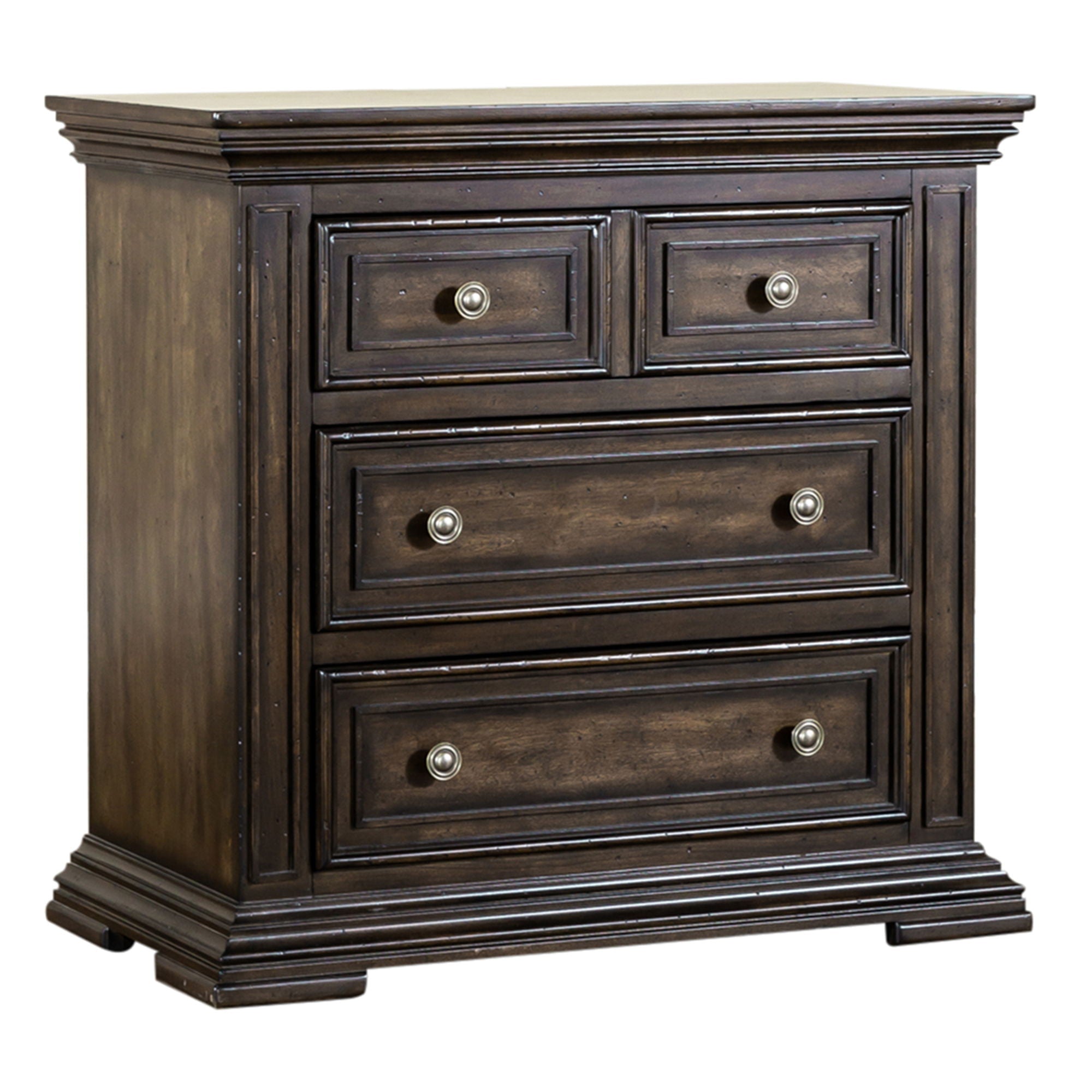 Commode de chevet avec station de recharge — Les façades de tiroir encadrées de bois et les pieds blocs complètent ce look traditionnel.