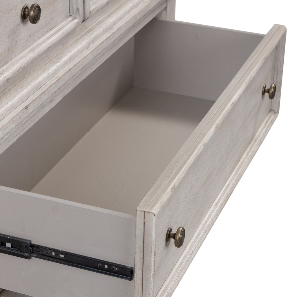 Commode 5 tiroirs – Blanc vieilli / Plateaux Tabac — un ajout de style décontracté pour un look classique à l'ambiance décontractée