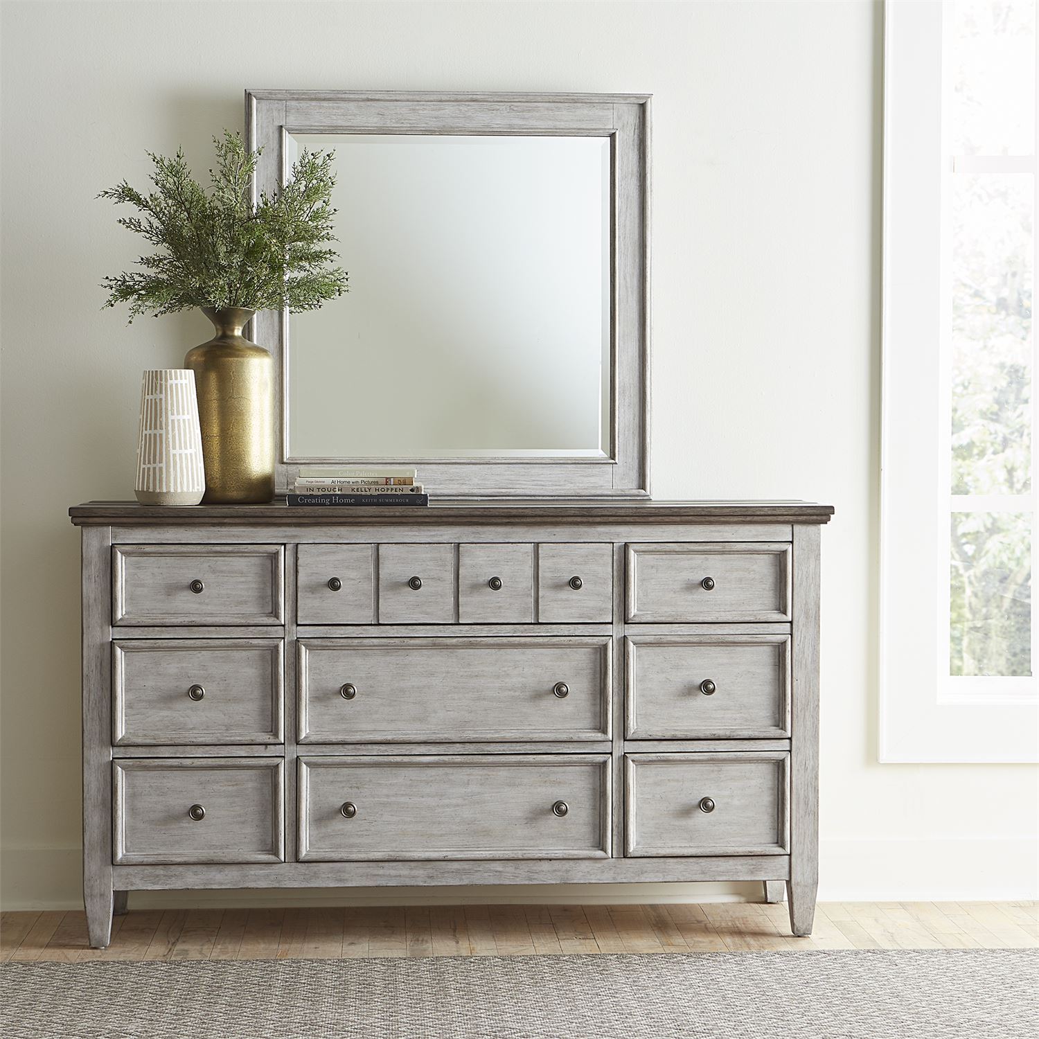 Commode et miroir – blanc antique / dessus couleur tabac — ajoutez-y un style décontracté et vous obtenez un look classique avec une touche de désinvolture