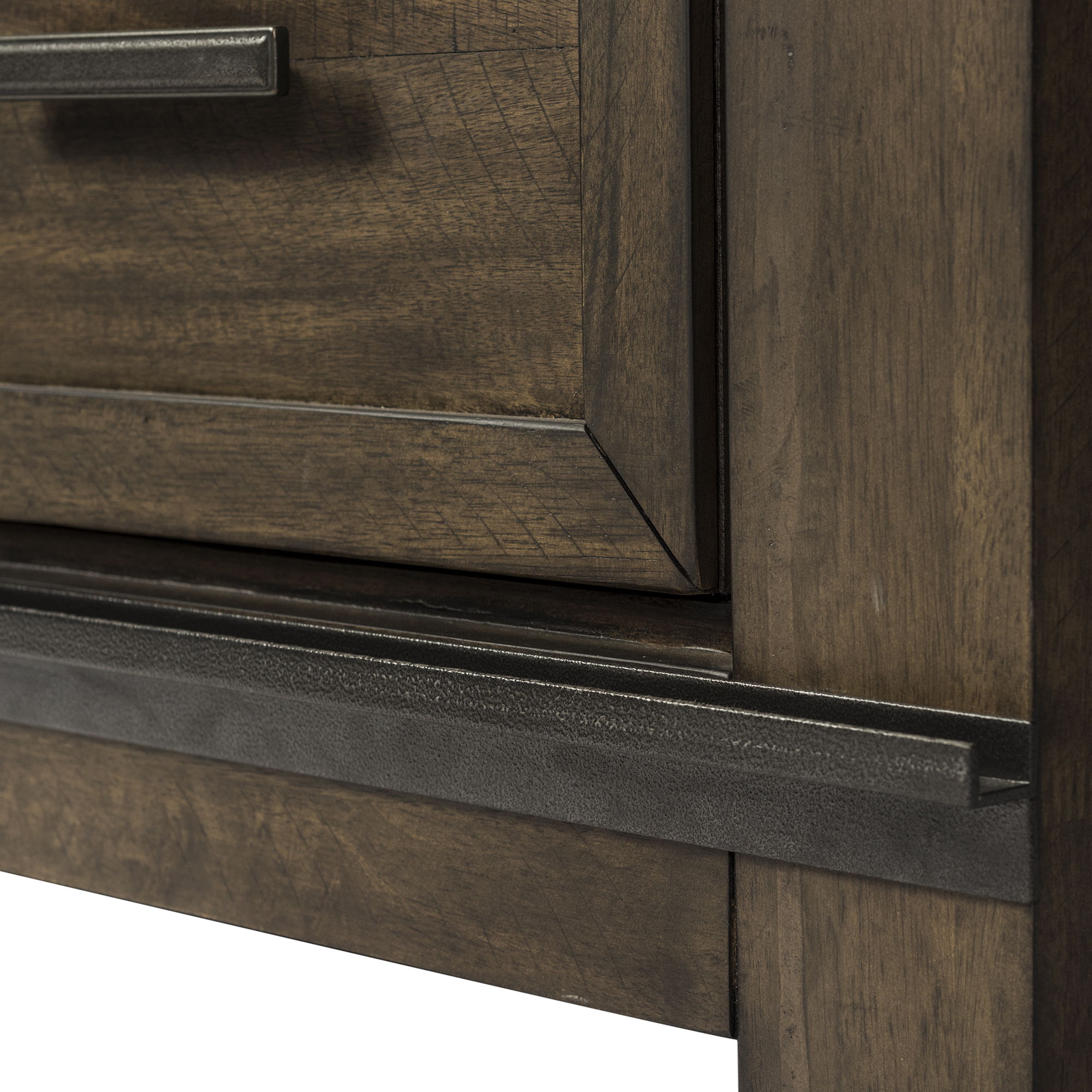 Commode à portes coulissantes – Marron vieilli – contemporain – Un mélange de matériaux aux finitions vieillies et aux tissus texturés.