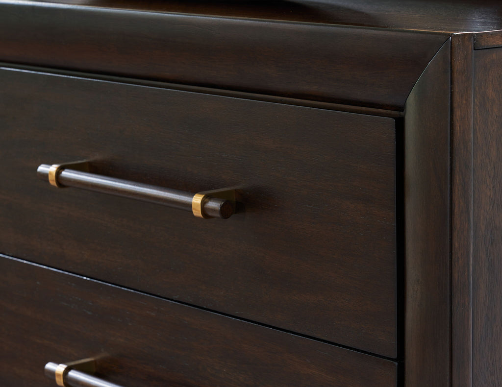 Commode — Sa finition riche dégage une ambiance urbaine chic