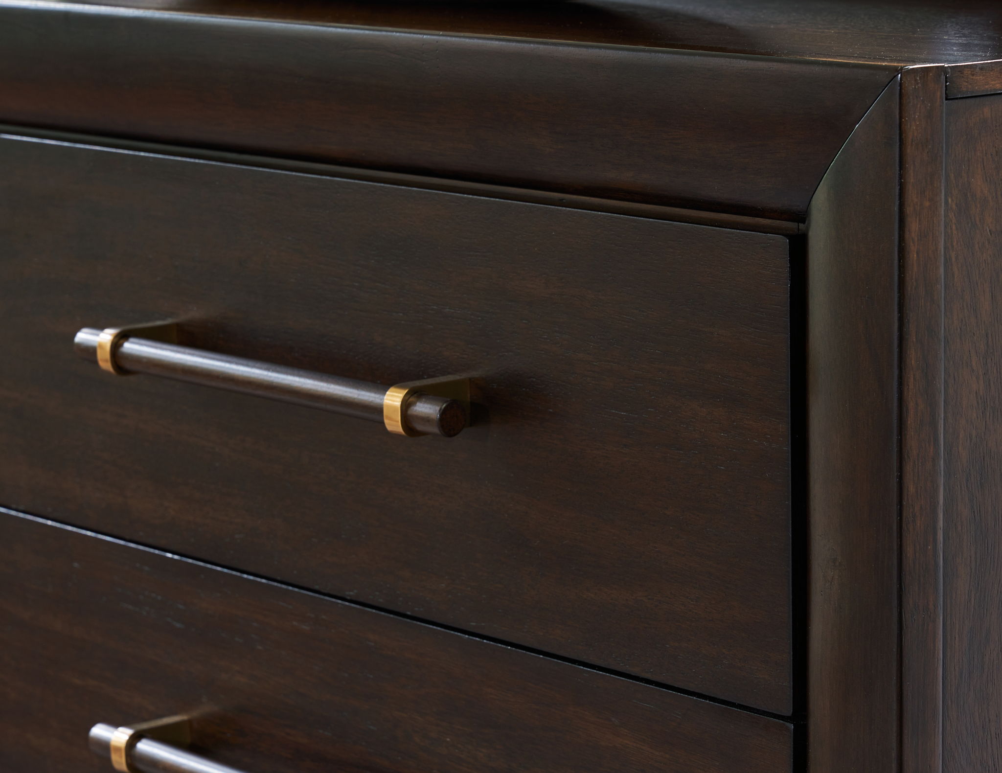Commode — Sa finition riche dégage une ambiance urbaine chic