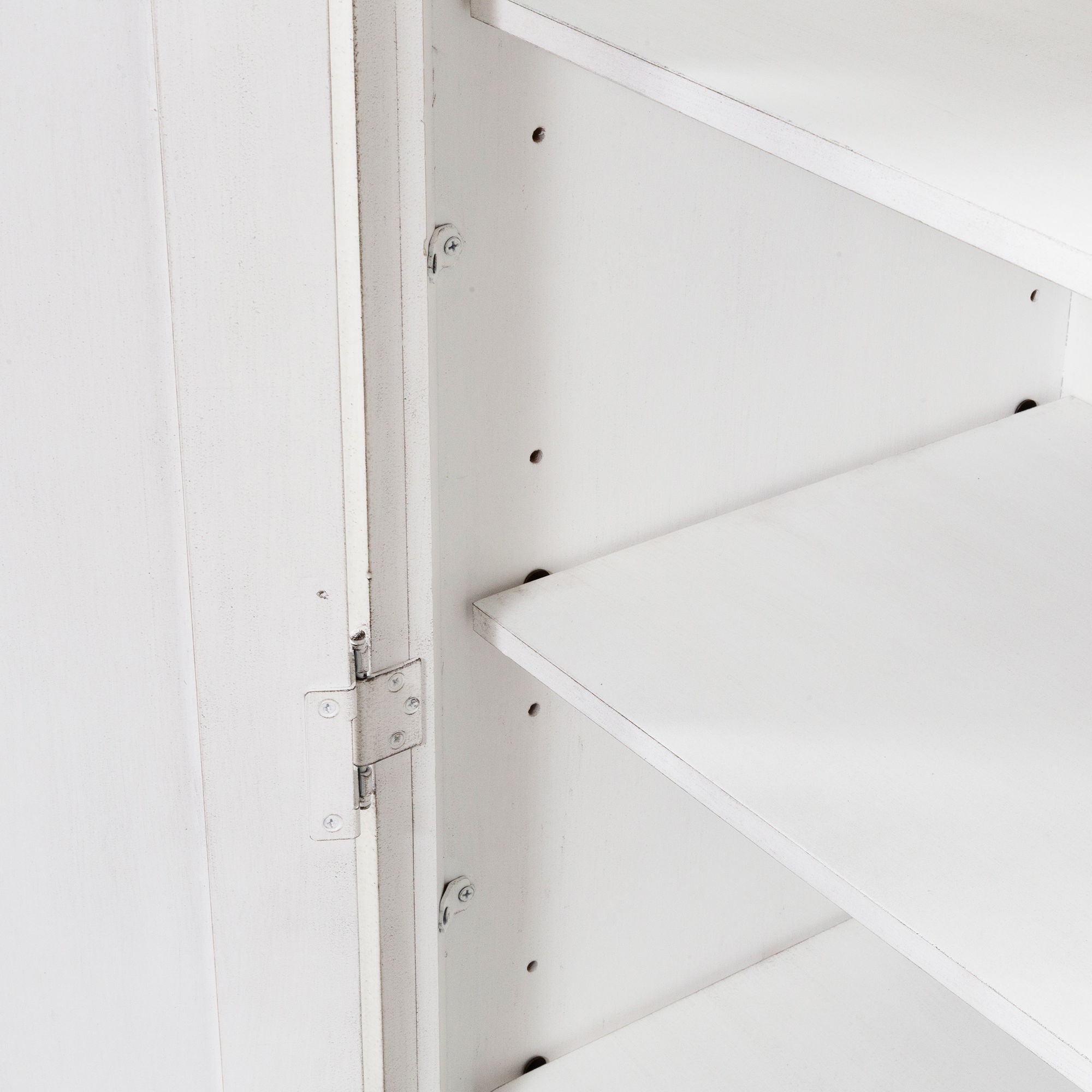 Maître-coffre – Blanc antique — Le mélange d'influences européennes crée un style vraiment unique pour tout espace de vie