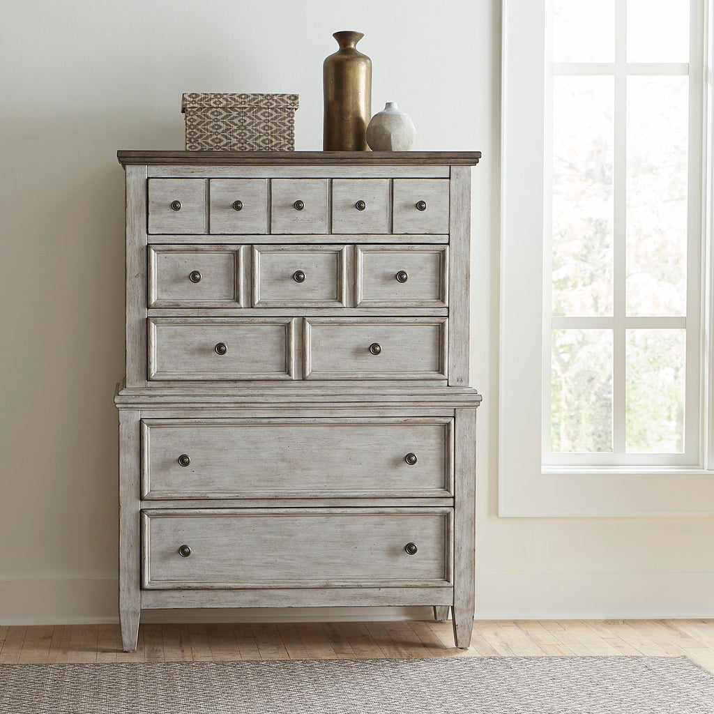Commode 5 tiroirs – Blanc vieilli / Plateaux Tabac — un ajout de style décontracté pour un look classique à l'ambiance décontractée
