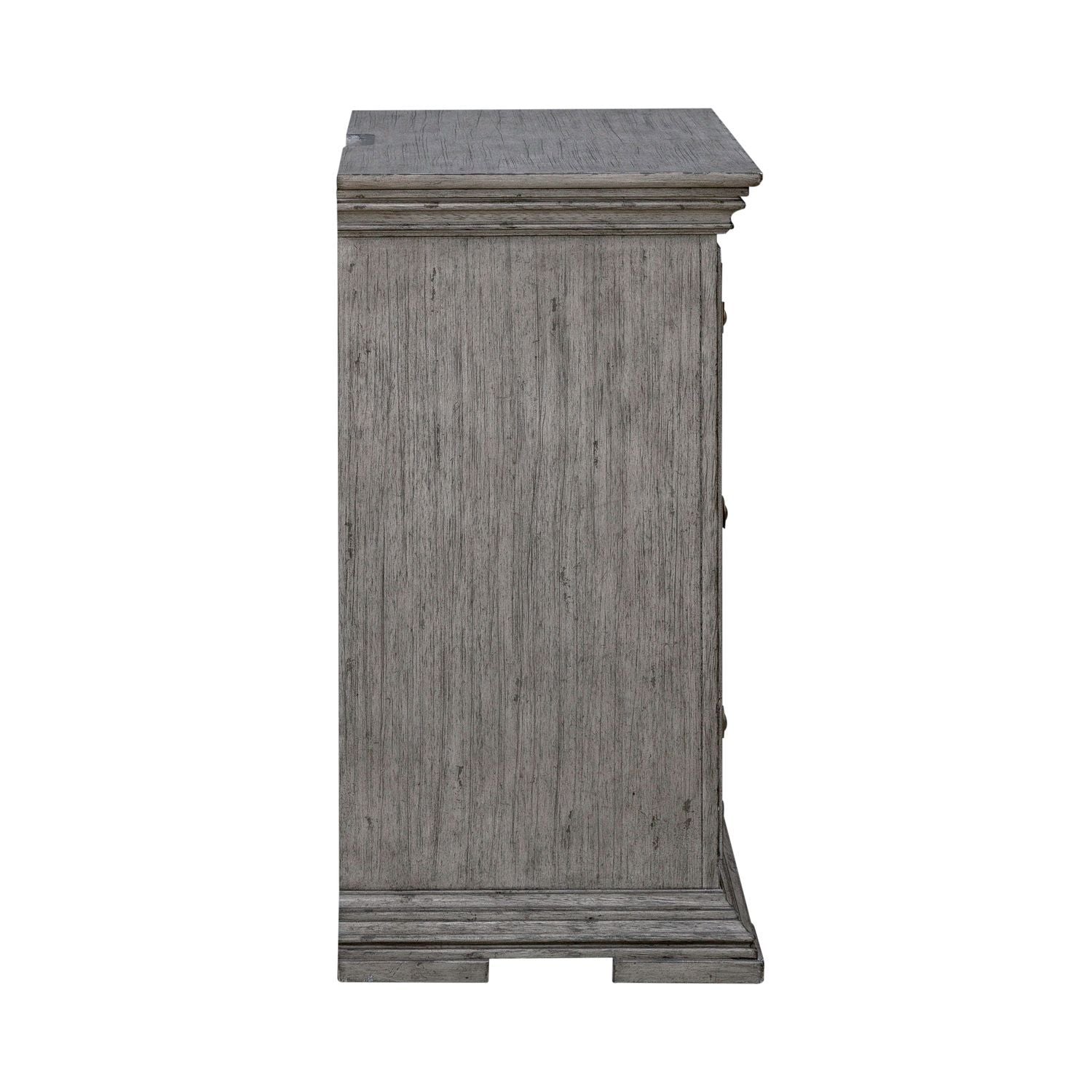 Commode de chevet avec station de recharge — Les façades de tiroir encadrées de bois et les pieds blocs complètent ce look traditionnel.