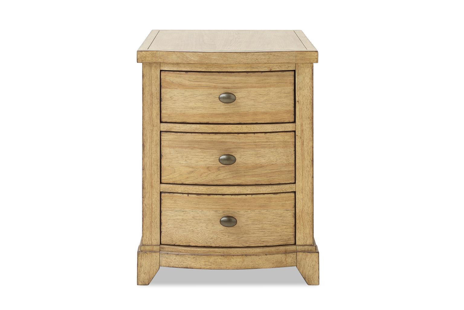 Commode de chevet — Le plateau des meubles présente un léger bandeau pour donner du relief et de l'attrait visuel, et les pieds sont fuselés