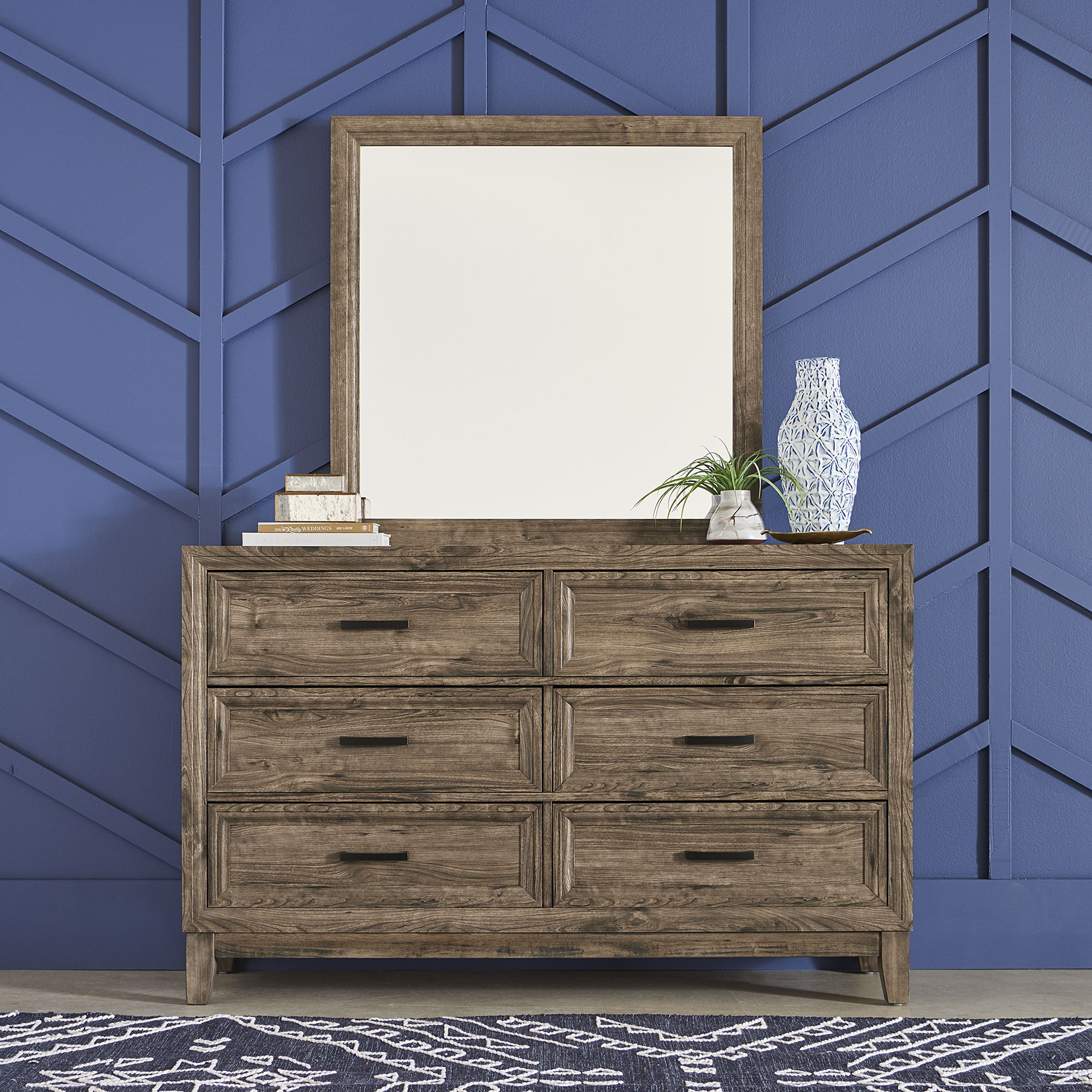 Commode et miroir – Brun clair — Une sensation naturelle créée par l'espace de vie et le mobilier qui y contribuent