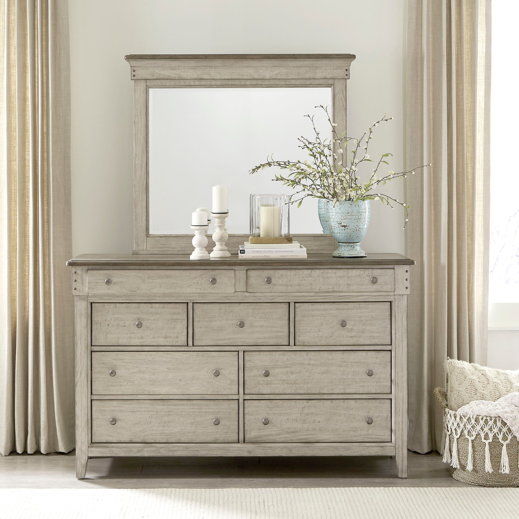 Commode et miroir – lin vieilli/taupe poudré — ajoutez un style décontracté et vous créez un look classique à l'ambiance décontractée