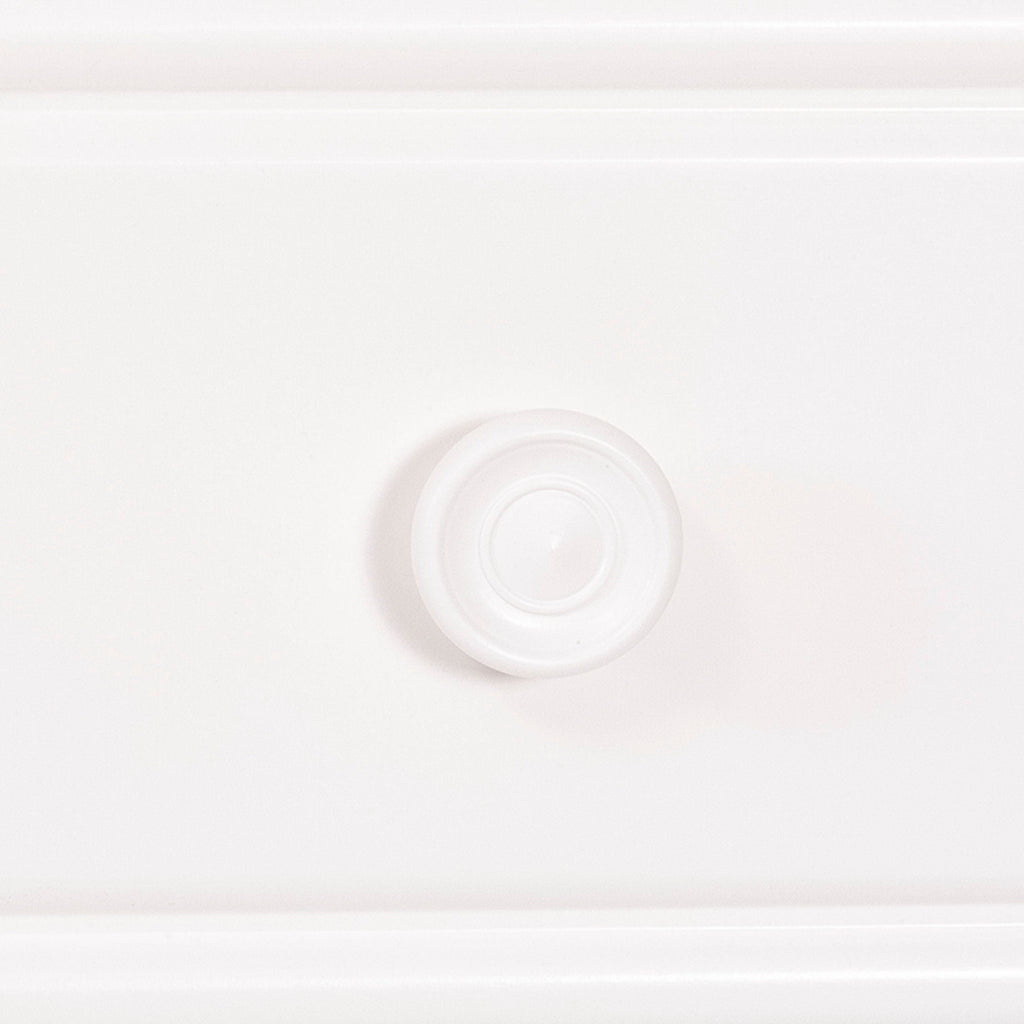 Commode multimédia - Blanc huître — La maison d'été met en valeur le meilleur du style cottage avec des accents de panneaux à persiennes dans une finition blanc huître