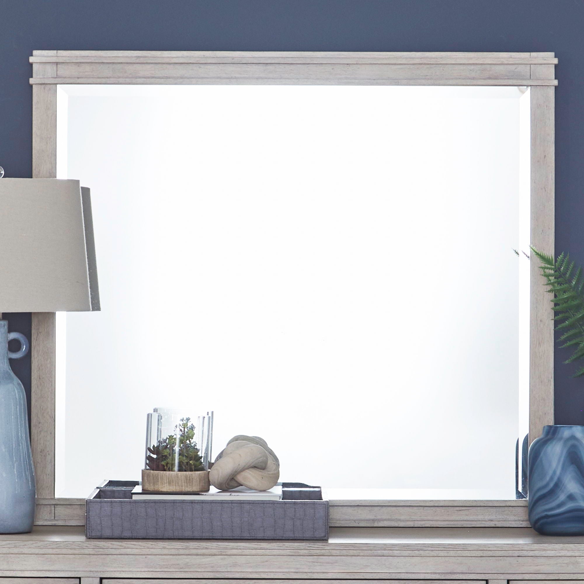 Commode et miroir - Blanc Sanctuaire — offre un style transitionnel mêlant éléments traditionnels et contemporains