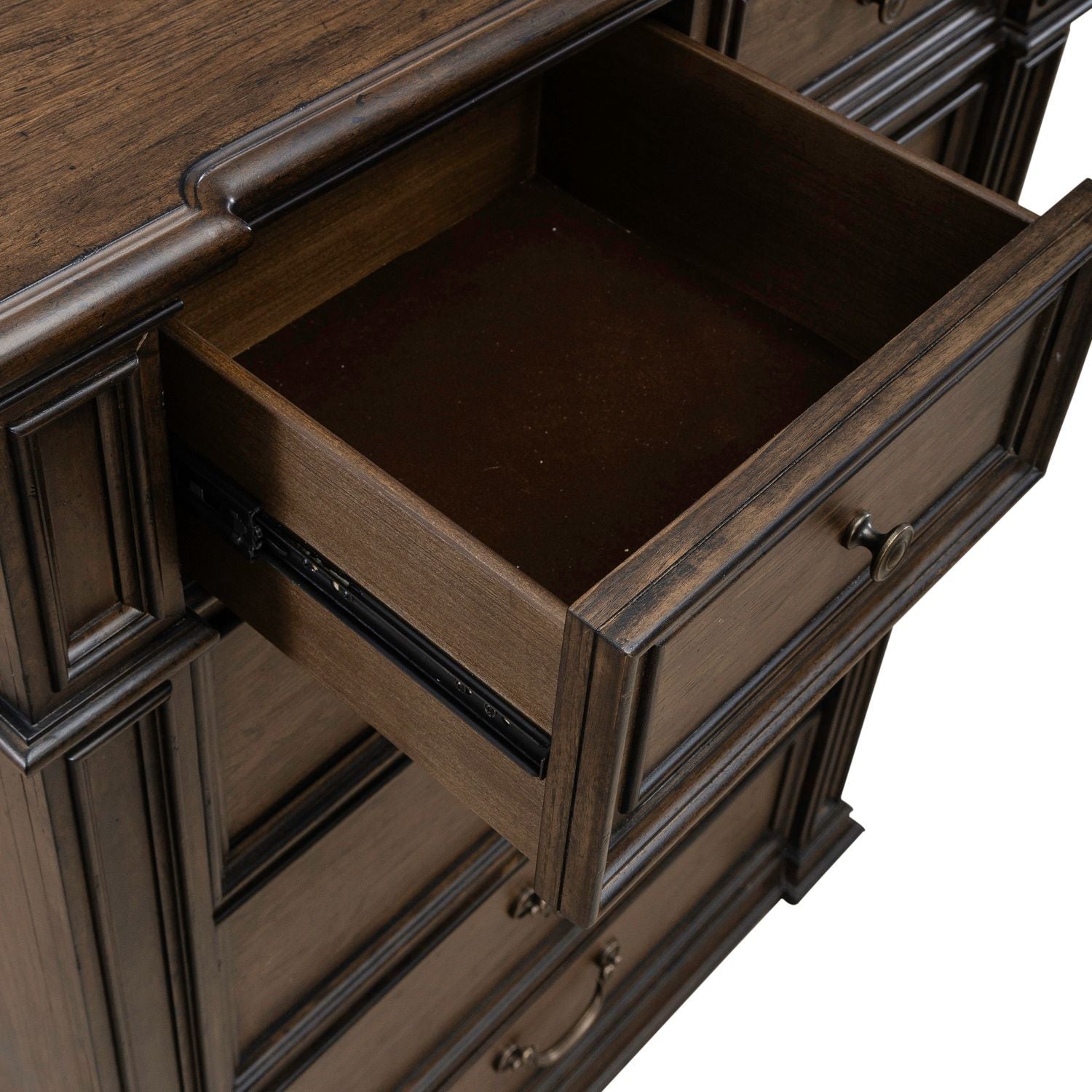 Commode 6 tiroirs - Brun château — la collection Providence Park témoigne de la puissance intemporelle du design classique