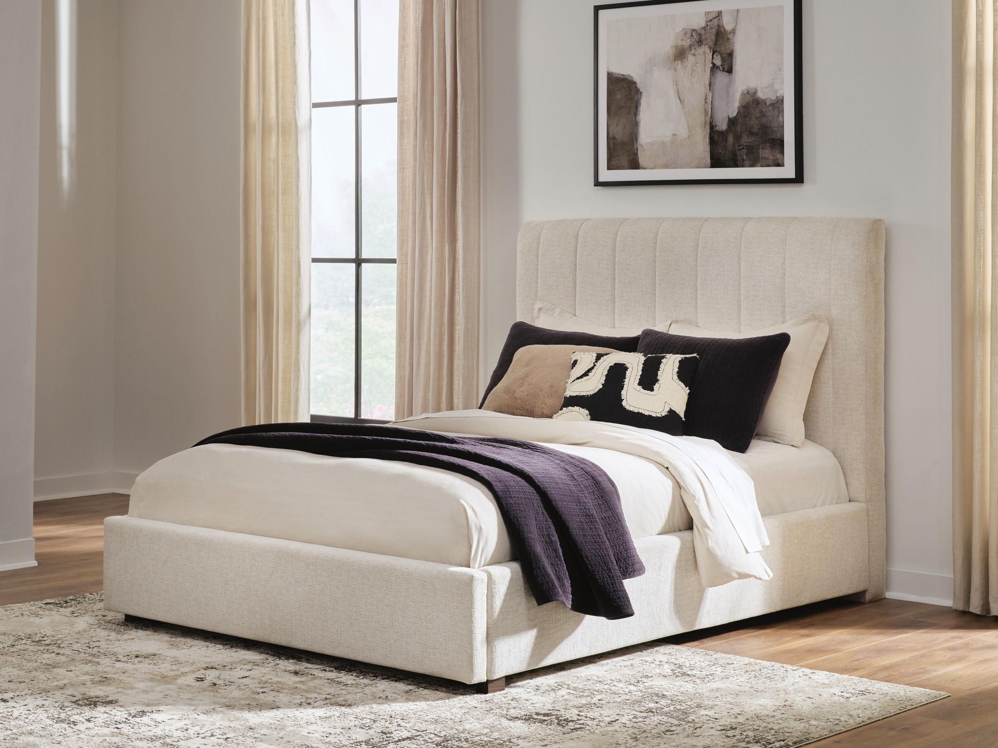 Lit rembourré Queen avec rangement - Beige — Un rangement intégré dans le pied de lit permet de ranger vos affaires avec élégance