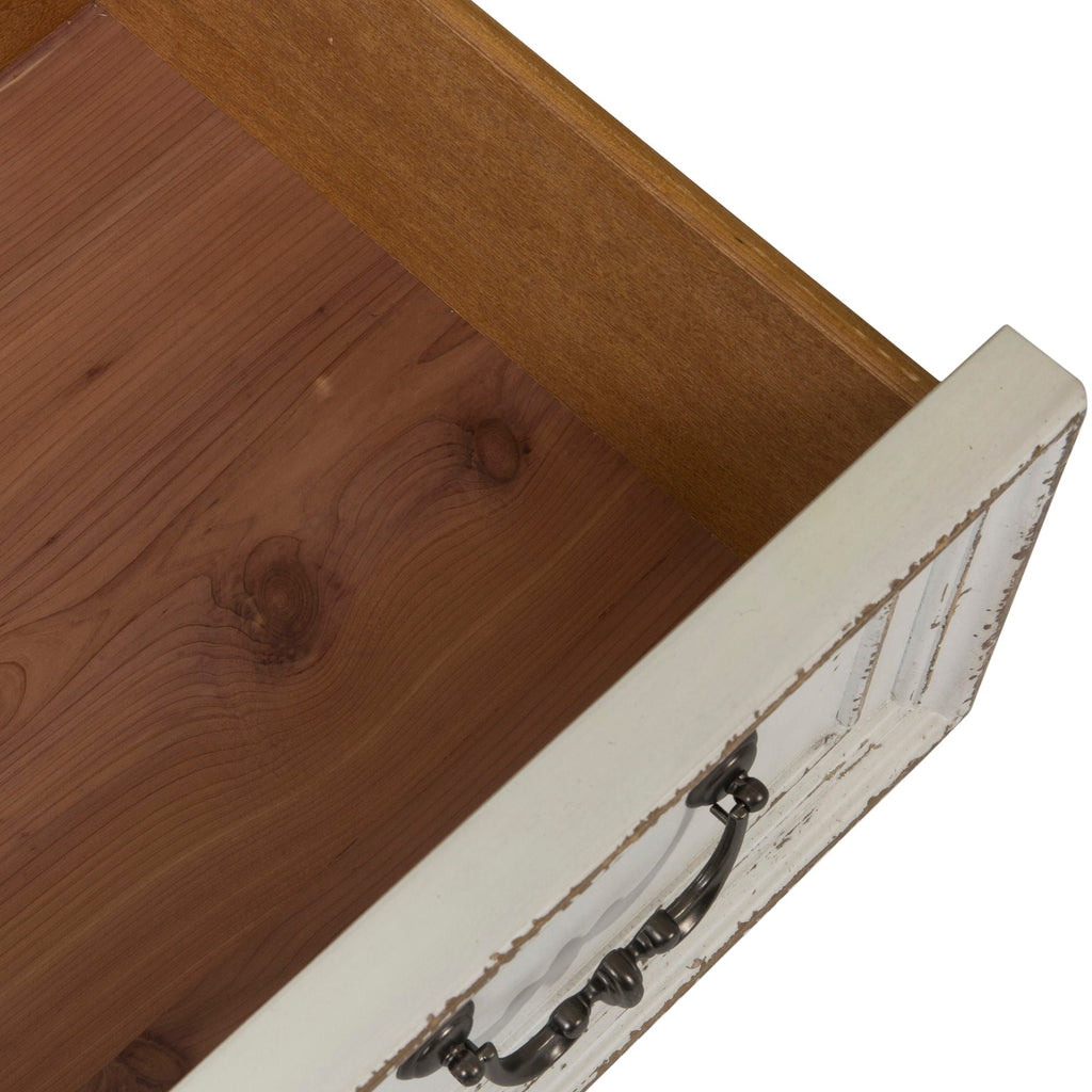 Commode 5 tiroirs — Des finitions antiques chaleureuses et un vieillissement artistique, associés à des dimensions généreuses, un ensemble à transmettre de génération en génération