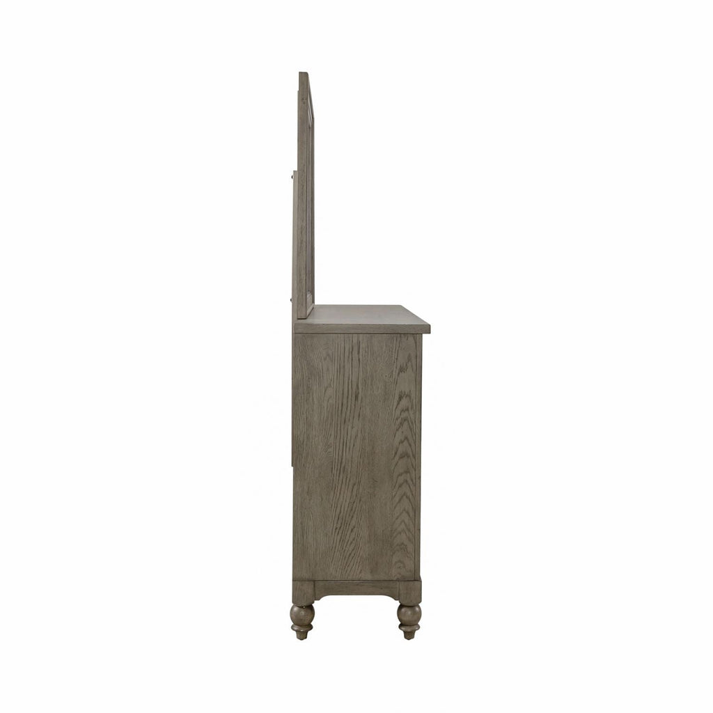 Commode et miroir — évoquent un style libre et personnel avec une touche artisanale authentique