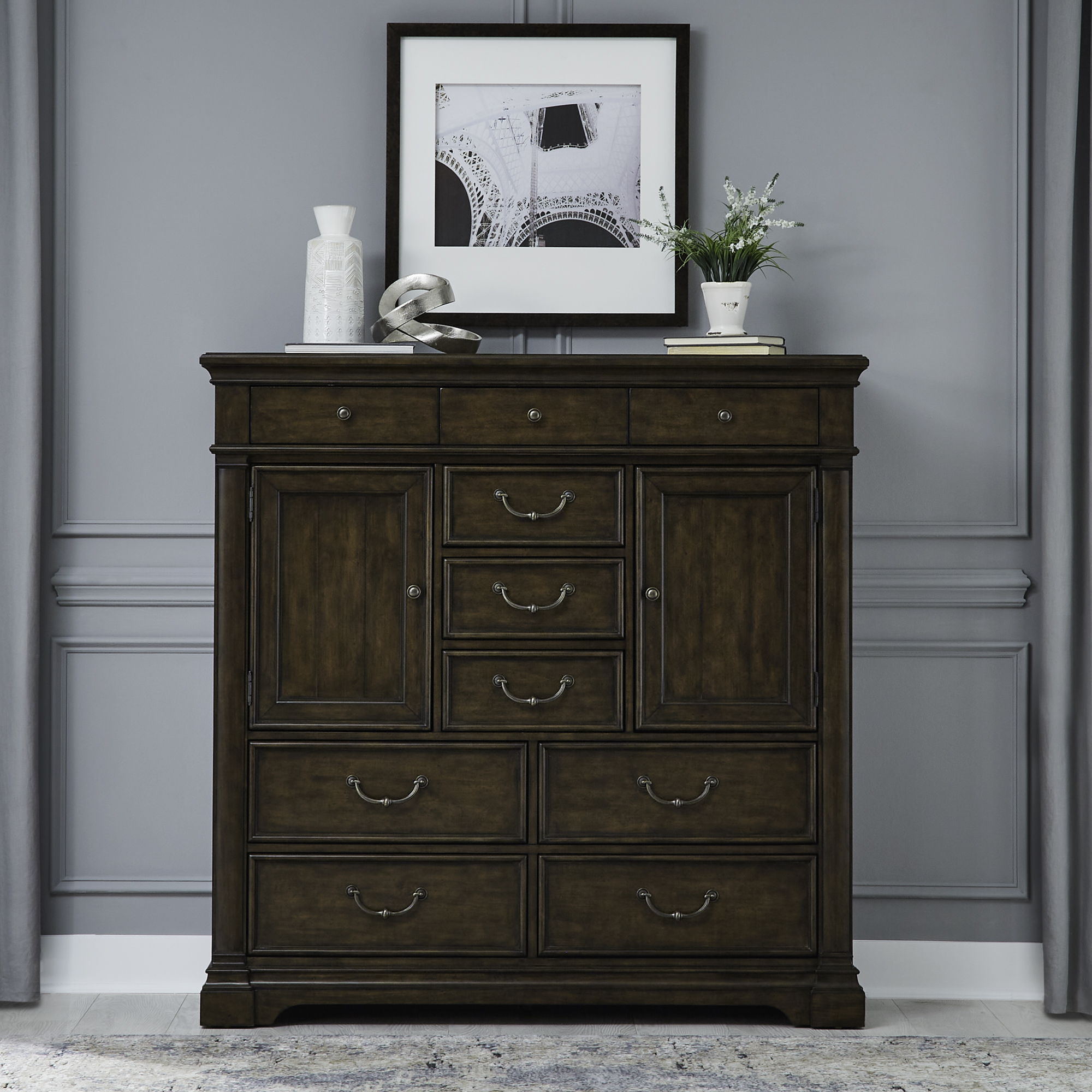 Commode — vous ne choisissez pas seulement des meubles, vous constituez un héritage qui embellira votre famille pour les années à venir