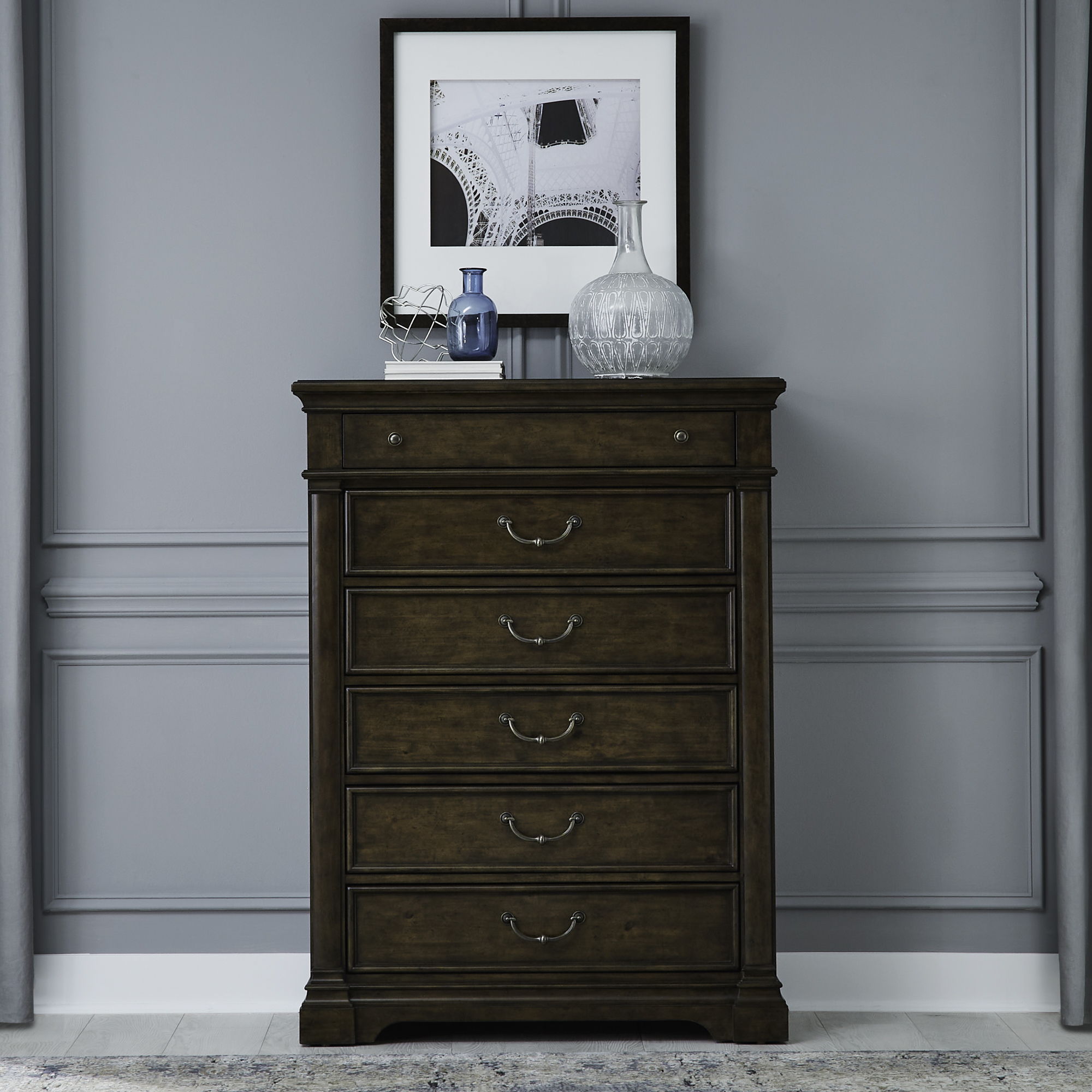 Commode — vous ne choisissez pas seulement des meubles, vous constituez un héritage qui embellira votre famille pour les années à venir