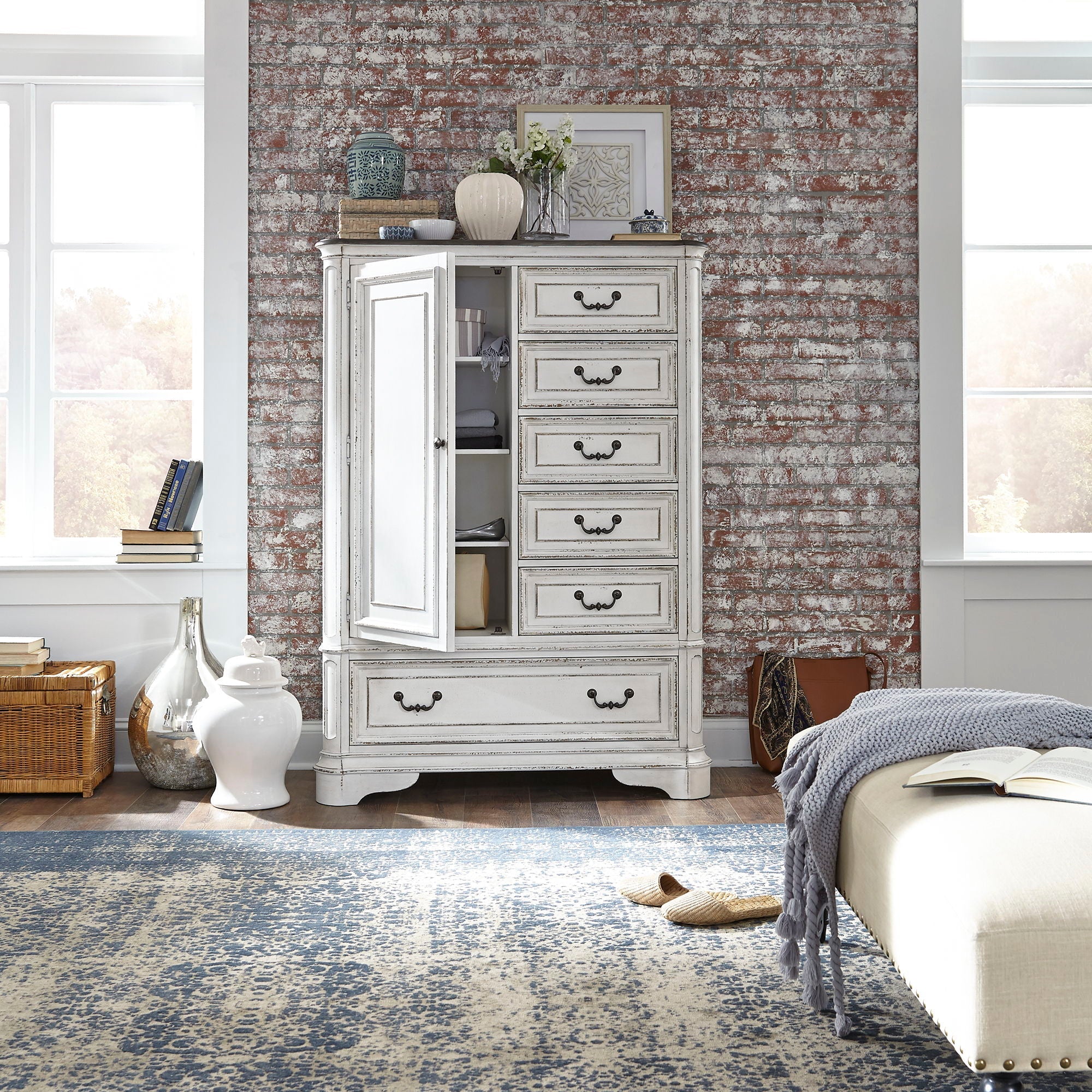 Maître-coffre – Blanc antique — Le mélange d'influences européennes crée un style vraiment unique pour tout espace de vie