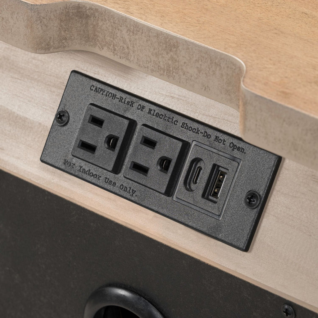 Table de chevet avec station de recharge - Beige chameau — Traditional Living offre des éléments de design classiques avec un sens du confort