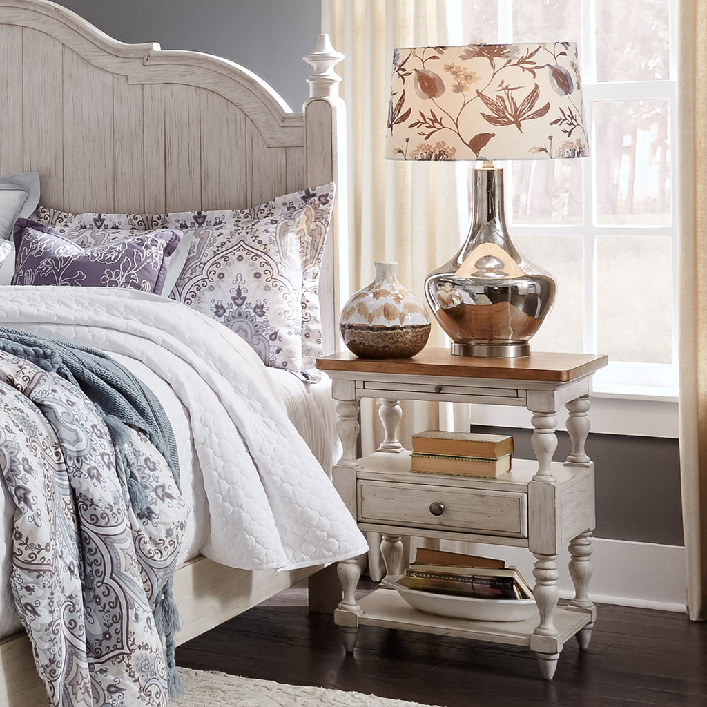 Table de chevet à 1 tiroir - Blanc antique / Dessus couleur châtaigne — ajoutez un style décontracté et vous obtenez un look classique avec une touche informelle.